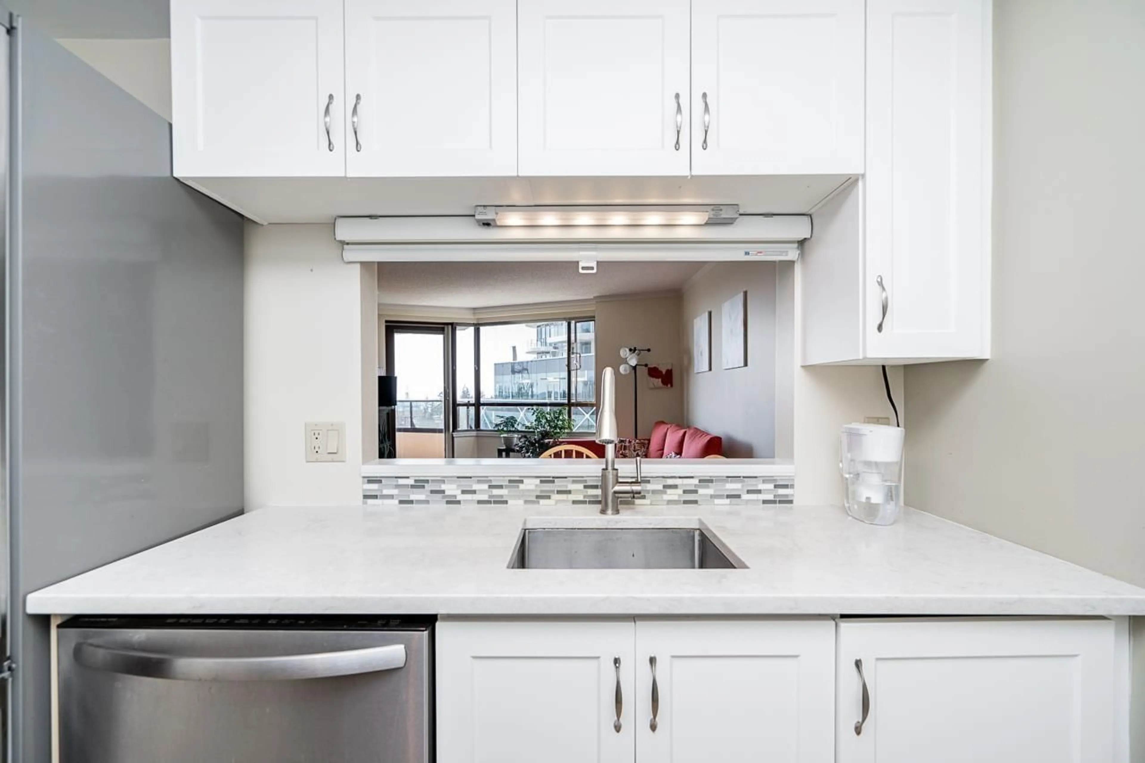Unknown for 502 - 15111 RUSSELL AVENUE, White Rock British Columbia V4B2P4