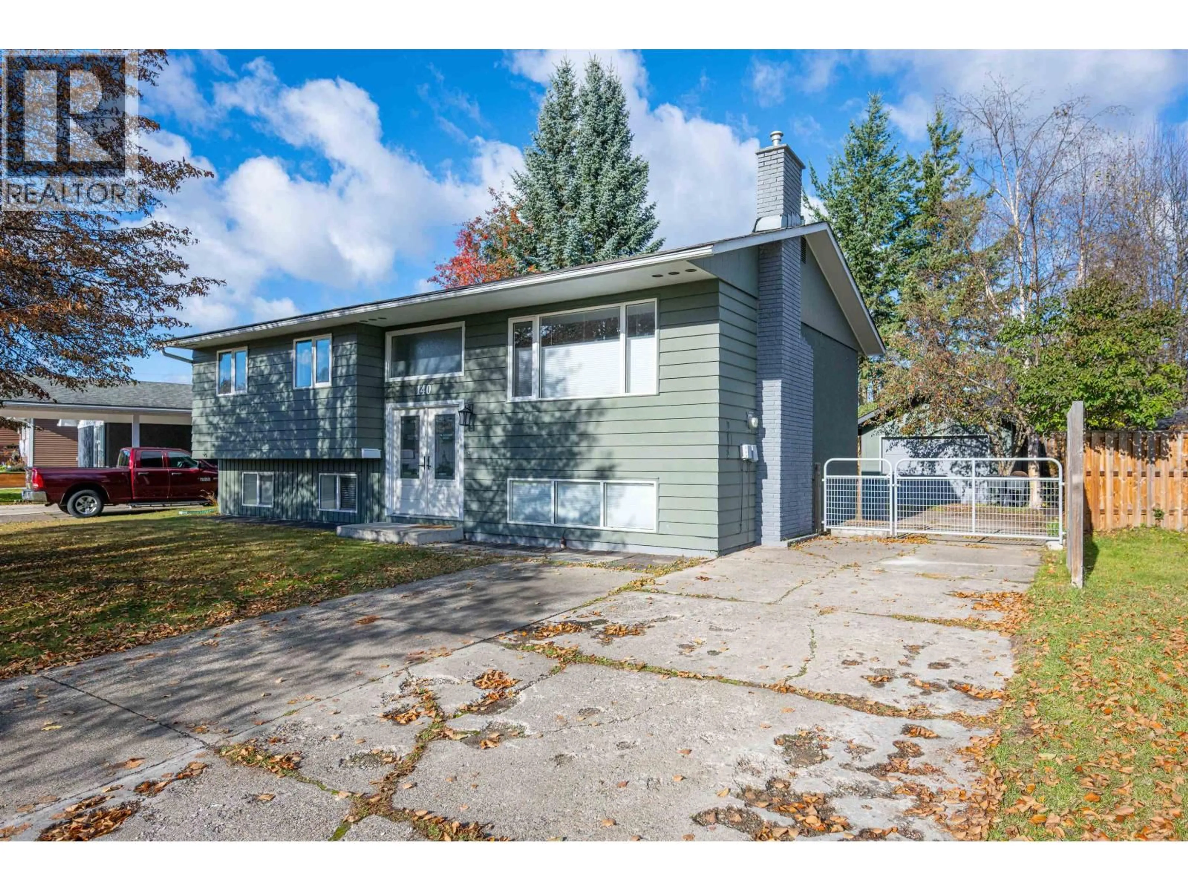 Home with vinyl exterior material, street for 140 MCKINLEY CRESCENT, Prince George British Columbia V2M4S2