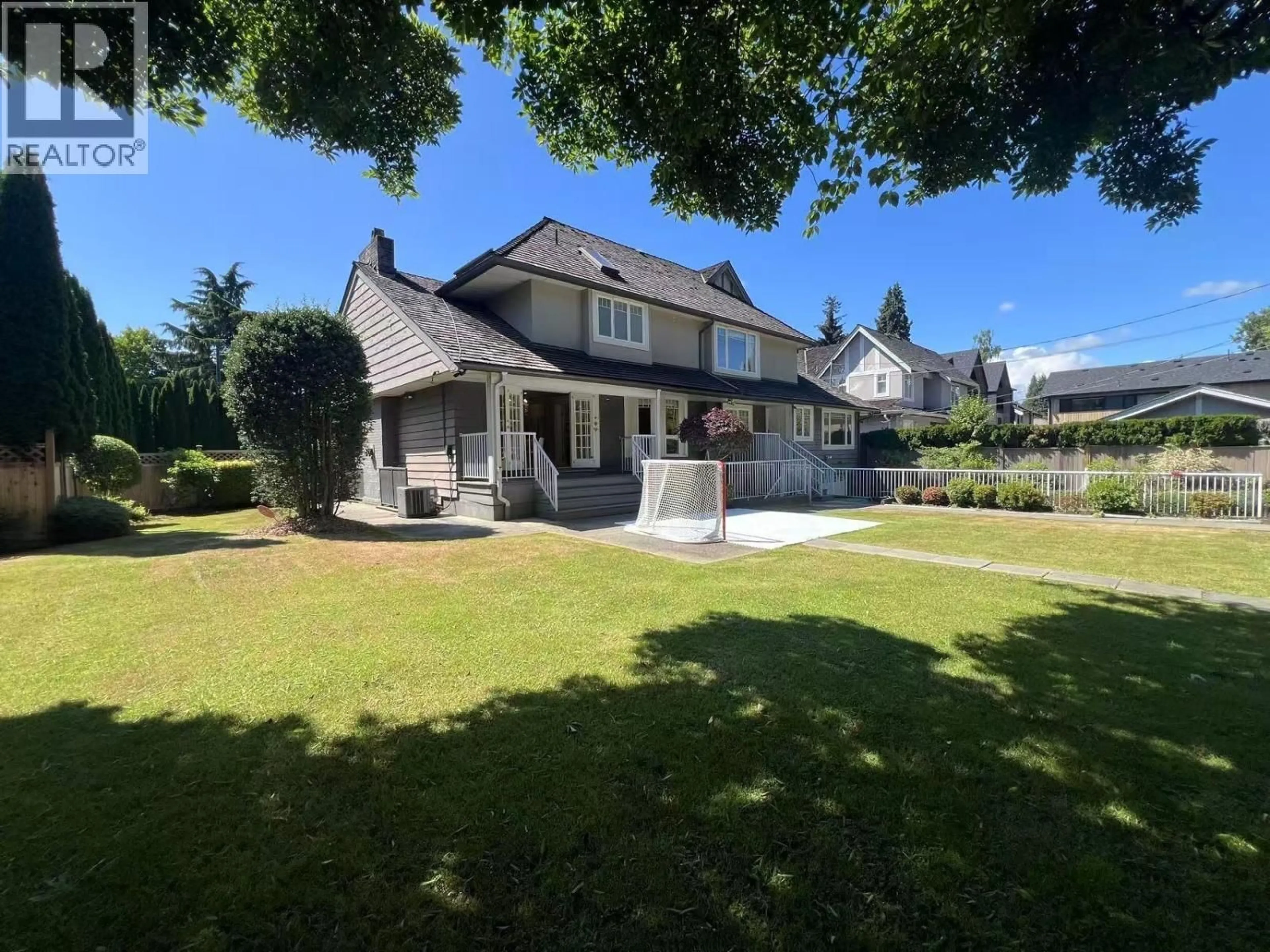A pic from outside/outdoor area/front of a property/back of a property/a pic from drone, street for 5088 GRANVILLE STREET, Vancouver British Columbia V6M3B4