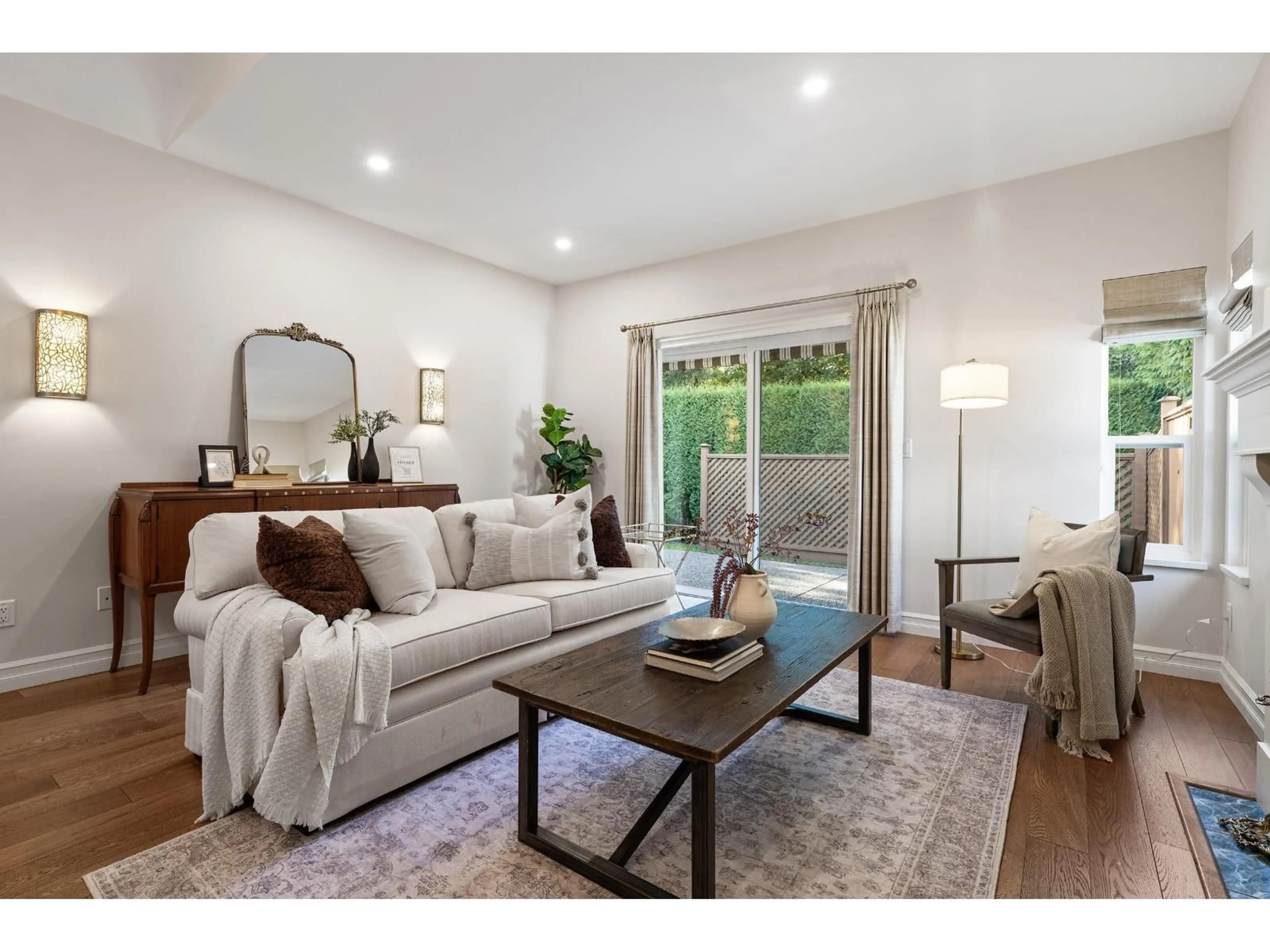 Living room with furniture, unknown for 17 - 18939 65 AVENUE, Surrey British Columbia V3S8Y2