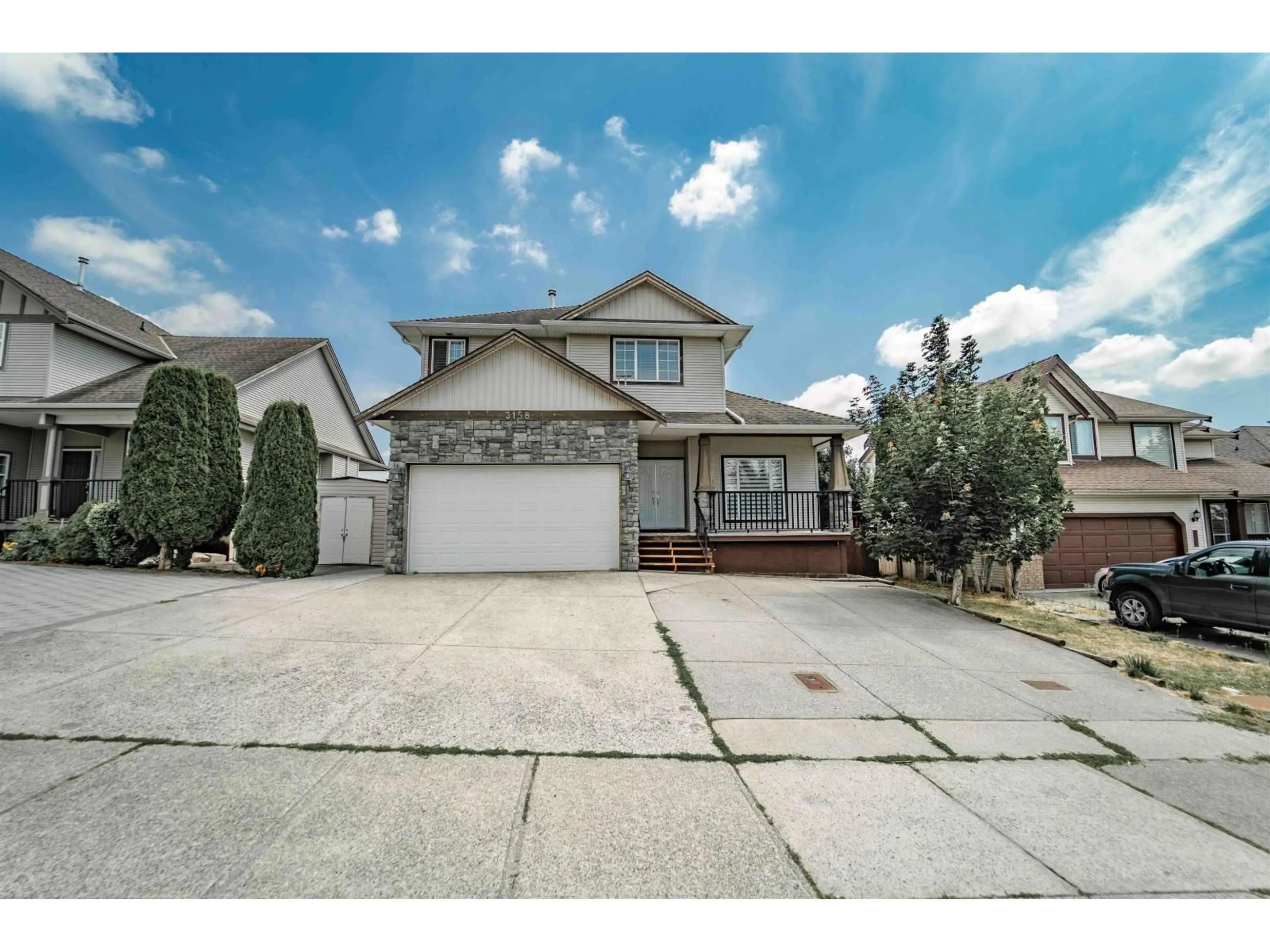 Home with vinyl exterior material, street for 3158 MALLARD STREET, Abbotsford British Columbia V2T5K6