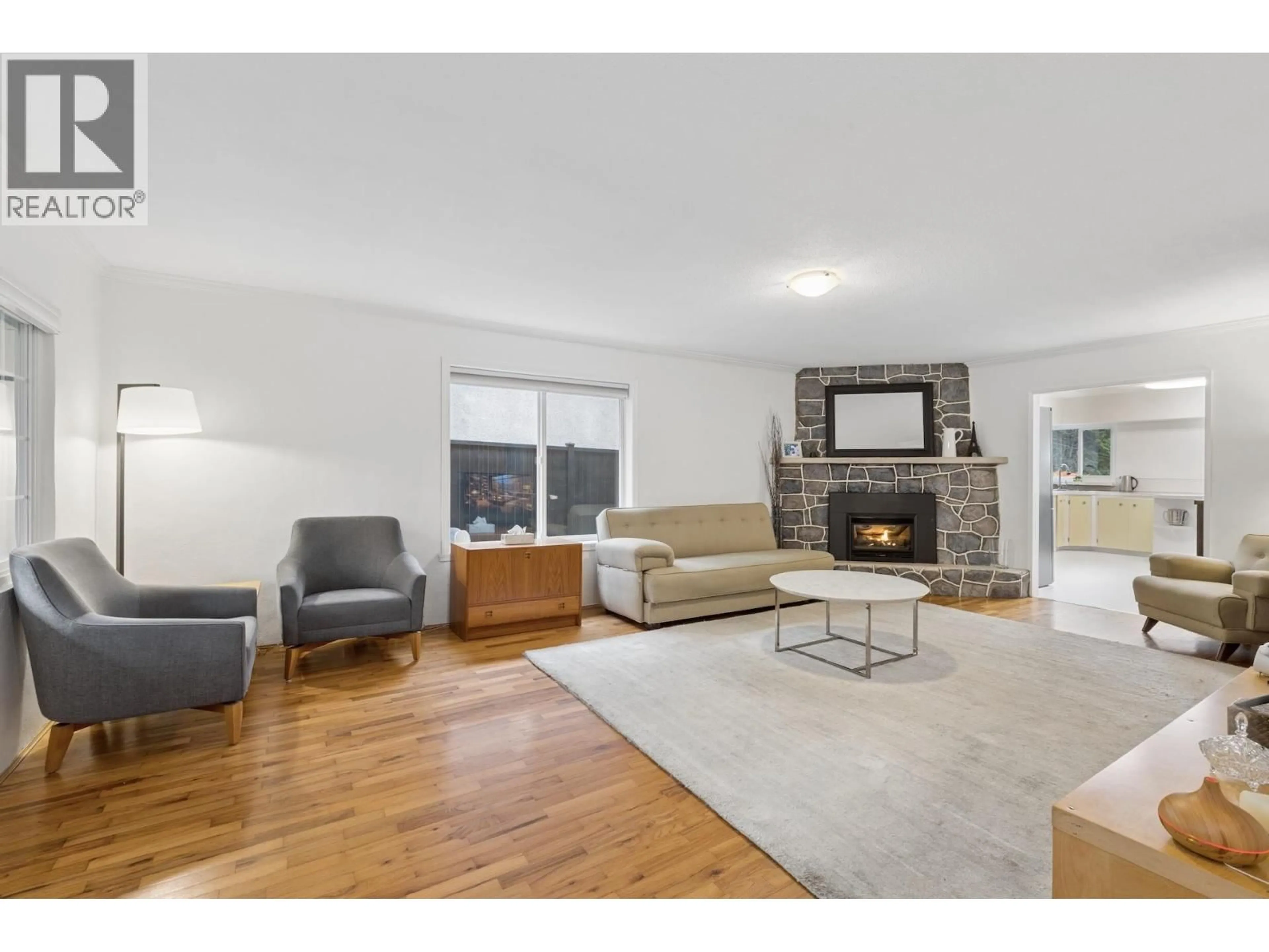 Living room with furniture, wood/laminate floor for 331 24TH STREET, North Vancouver British Columbia V7L3E9