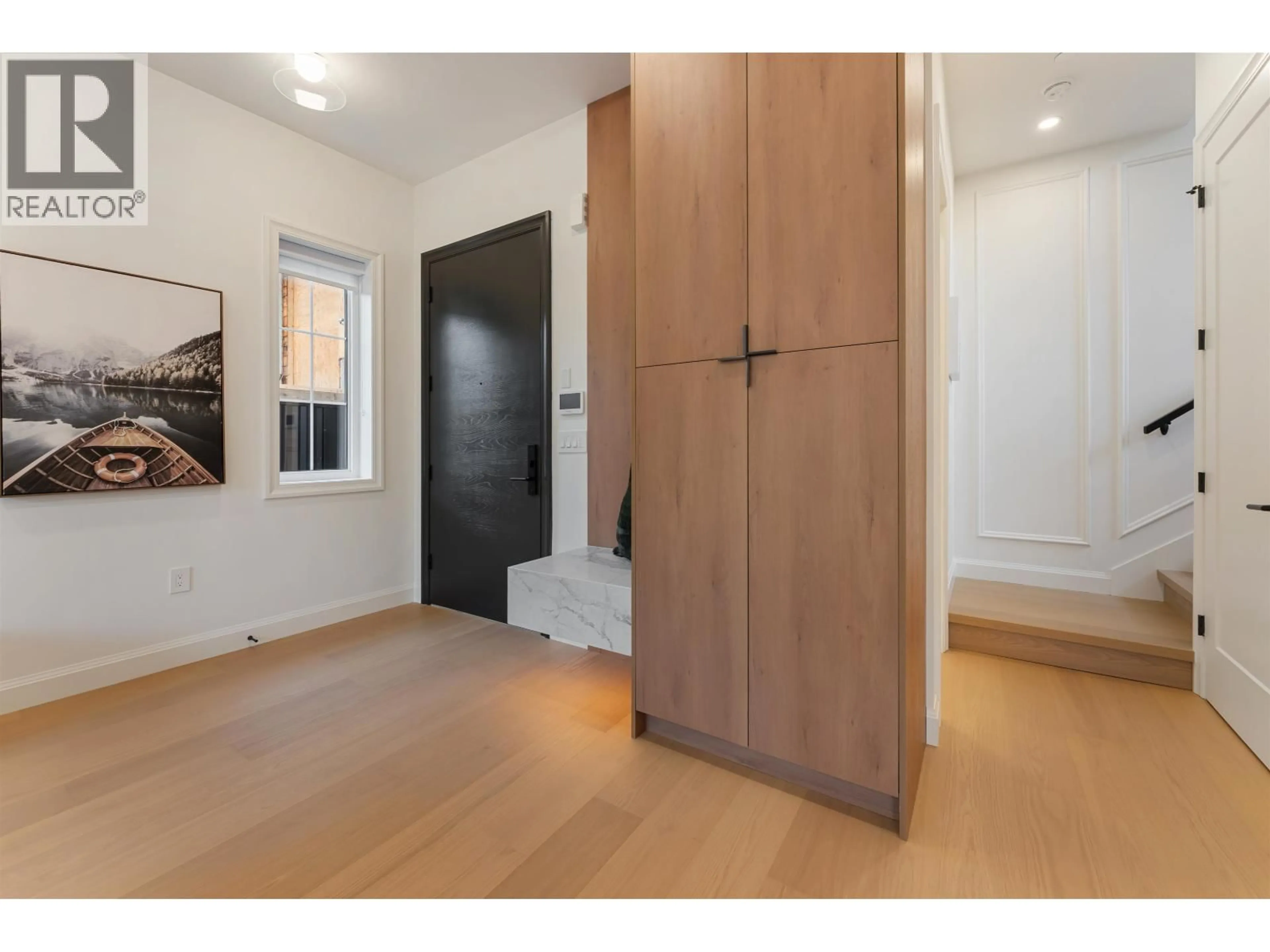 Indoor entryway for 2 - 2256 PENDER STREET, Vancouver British Columbia V5L1X4