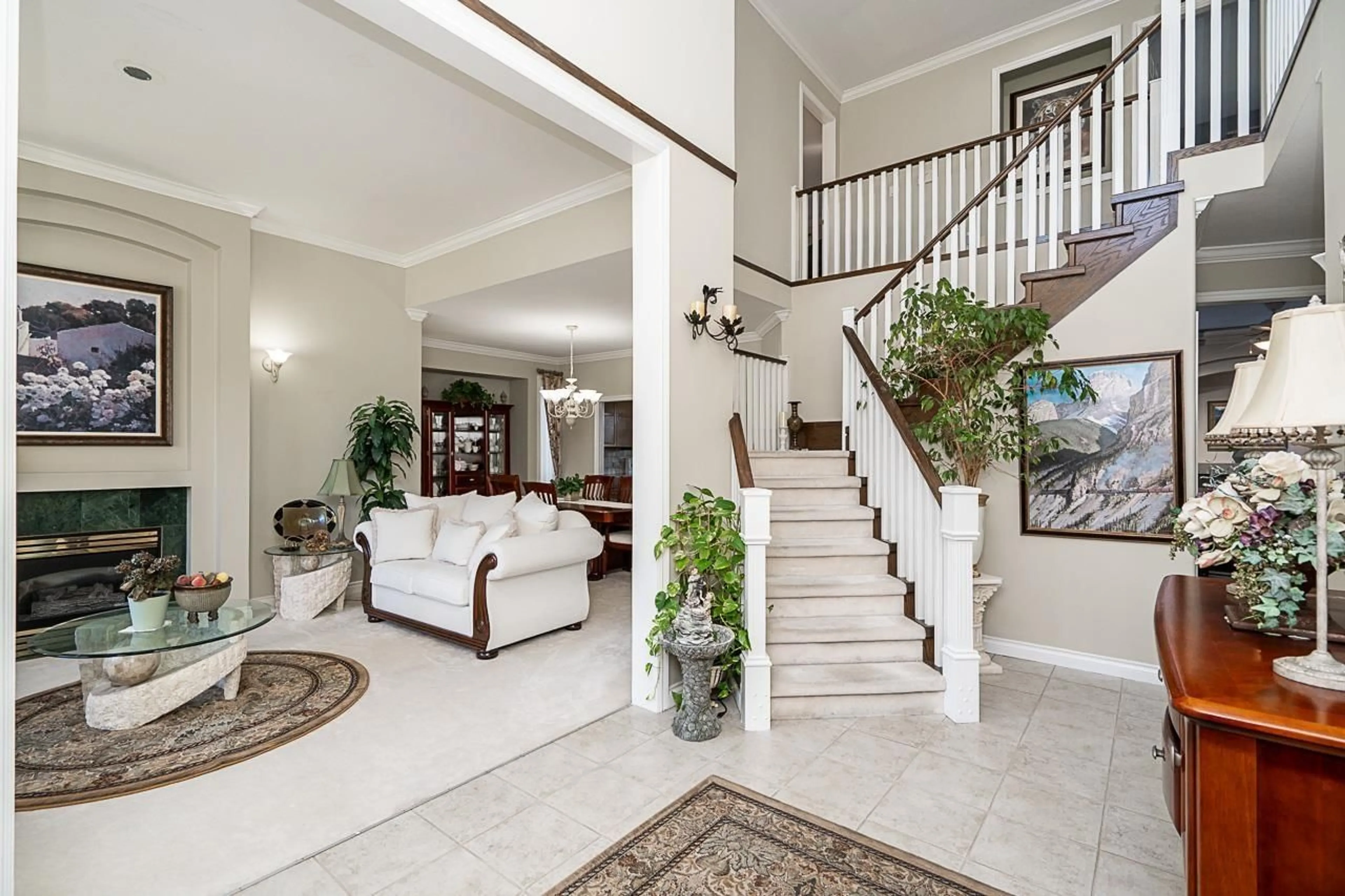 Indoor foyer for 14569 75A AVENUE, Surrey British Columbia V3S8T9