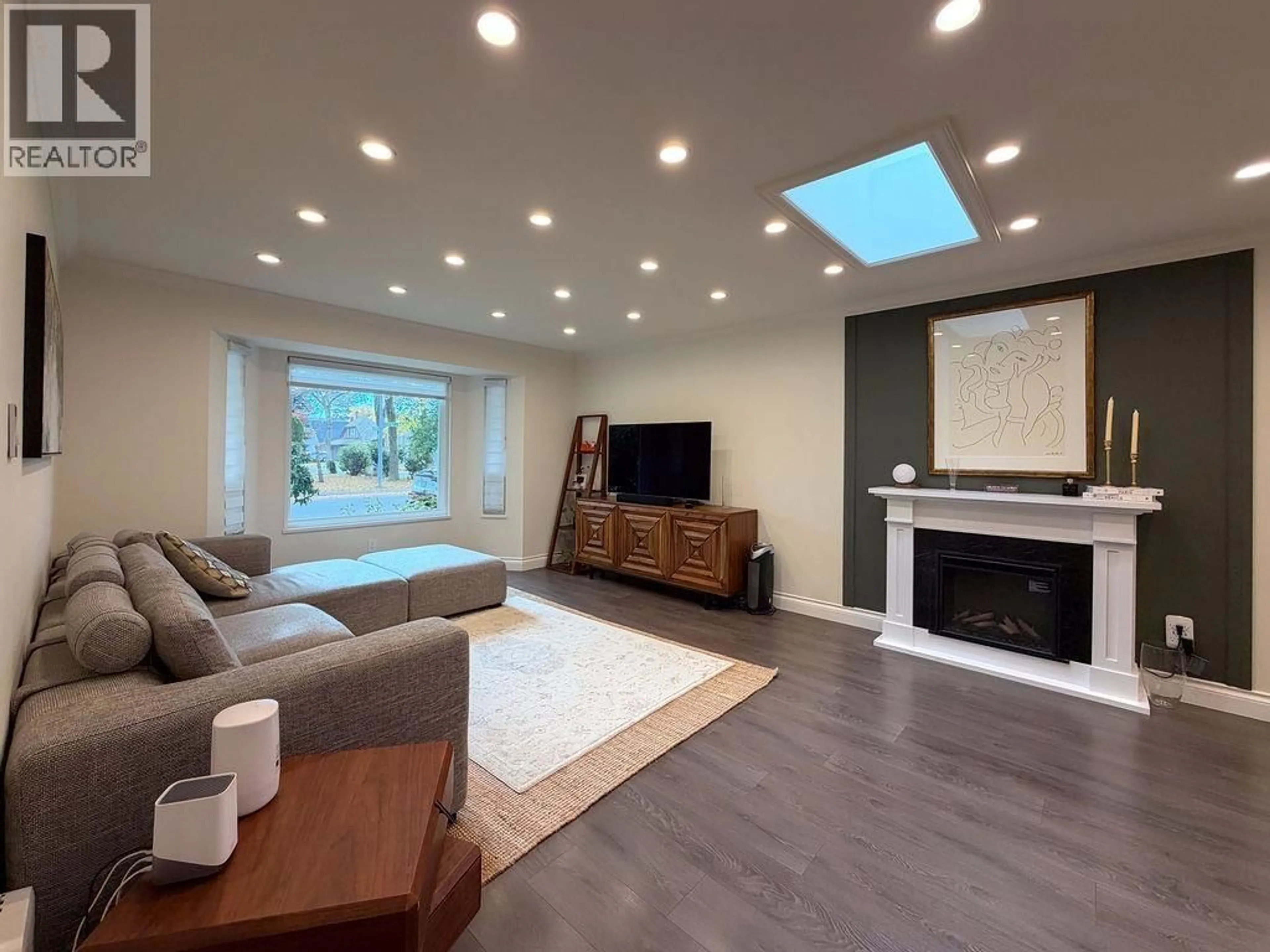 Living room with furniture, unknown for 5179 TOPAZ PLACE, Richmond British Columbia V7C4Z3