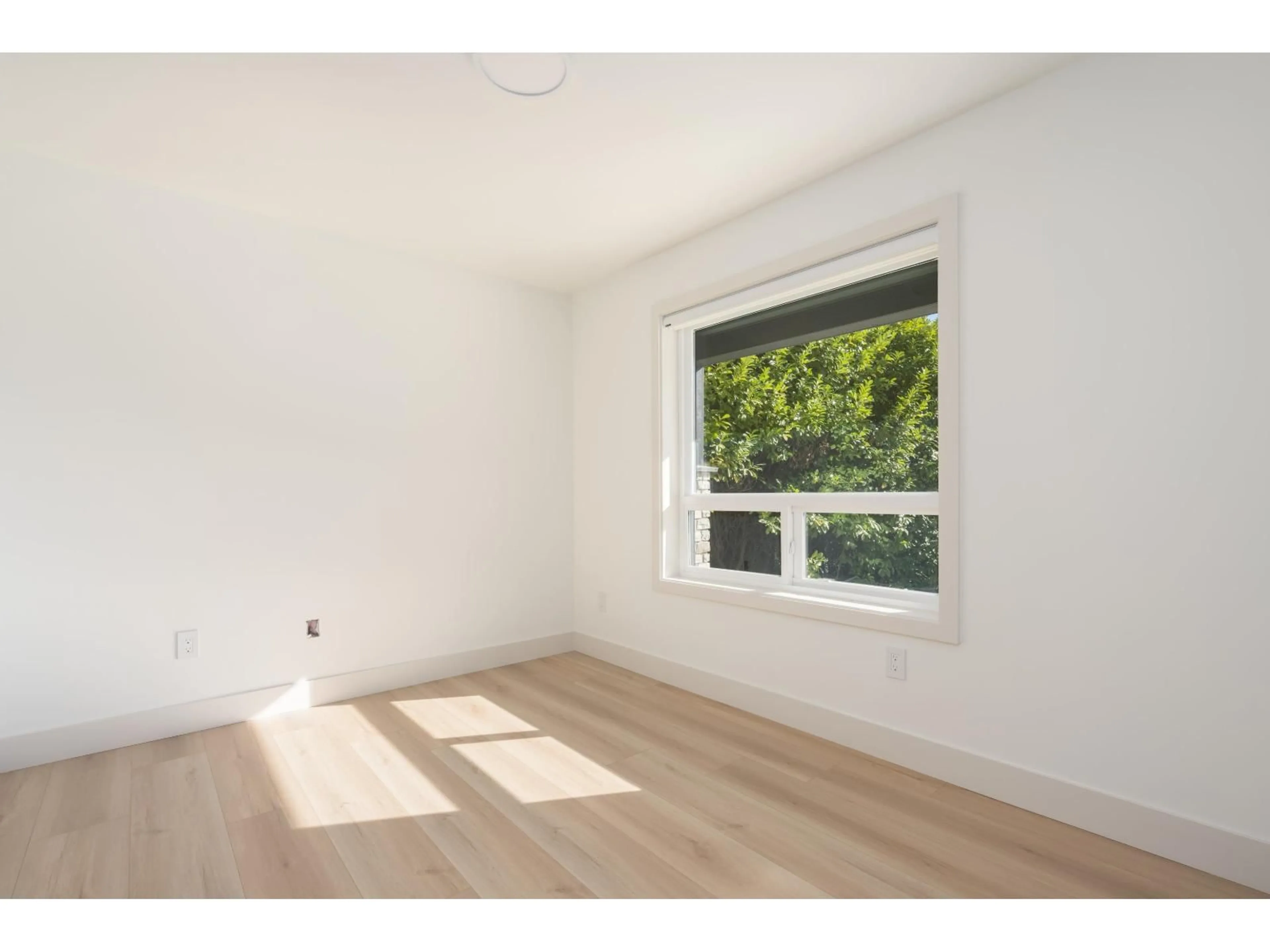 A pic of a room for 102 - 14753 111A AVENUE, Surrey British Columbia V3R2E2