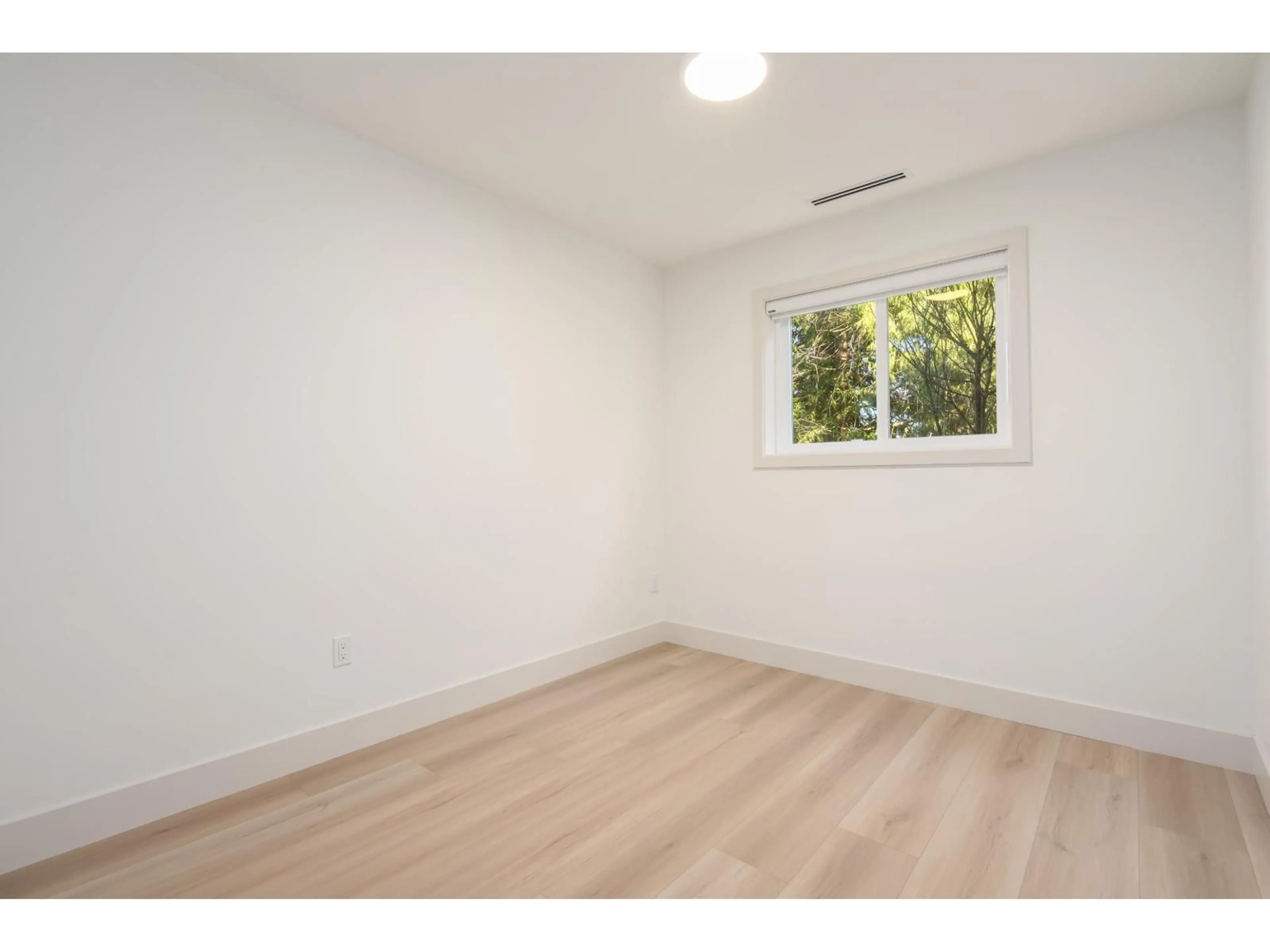 A pic of a room for 102 - 14753 111A AVENUE, Surrey British Columbia V3R2E2