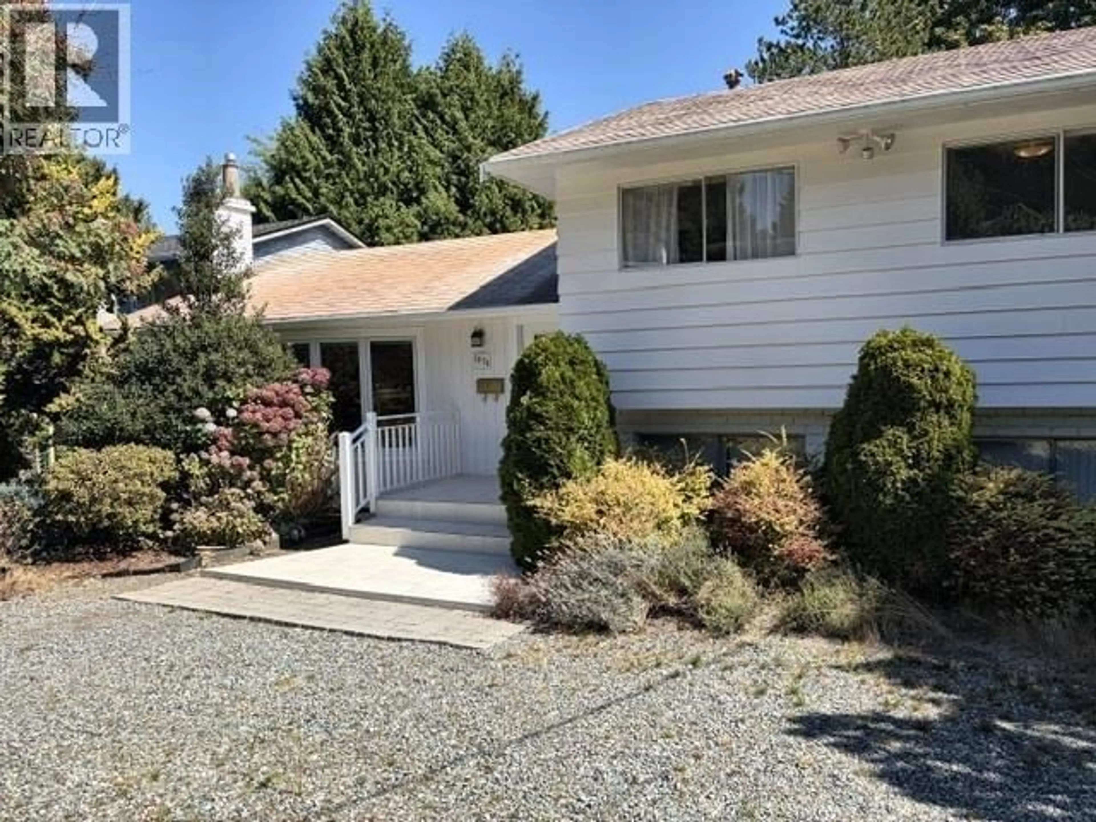 Home with vinyl exterior material, street for 1074 BAYVIEW DRIVE, Delta British Columbia V4M2R7