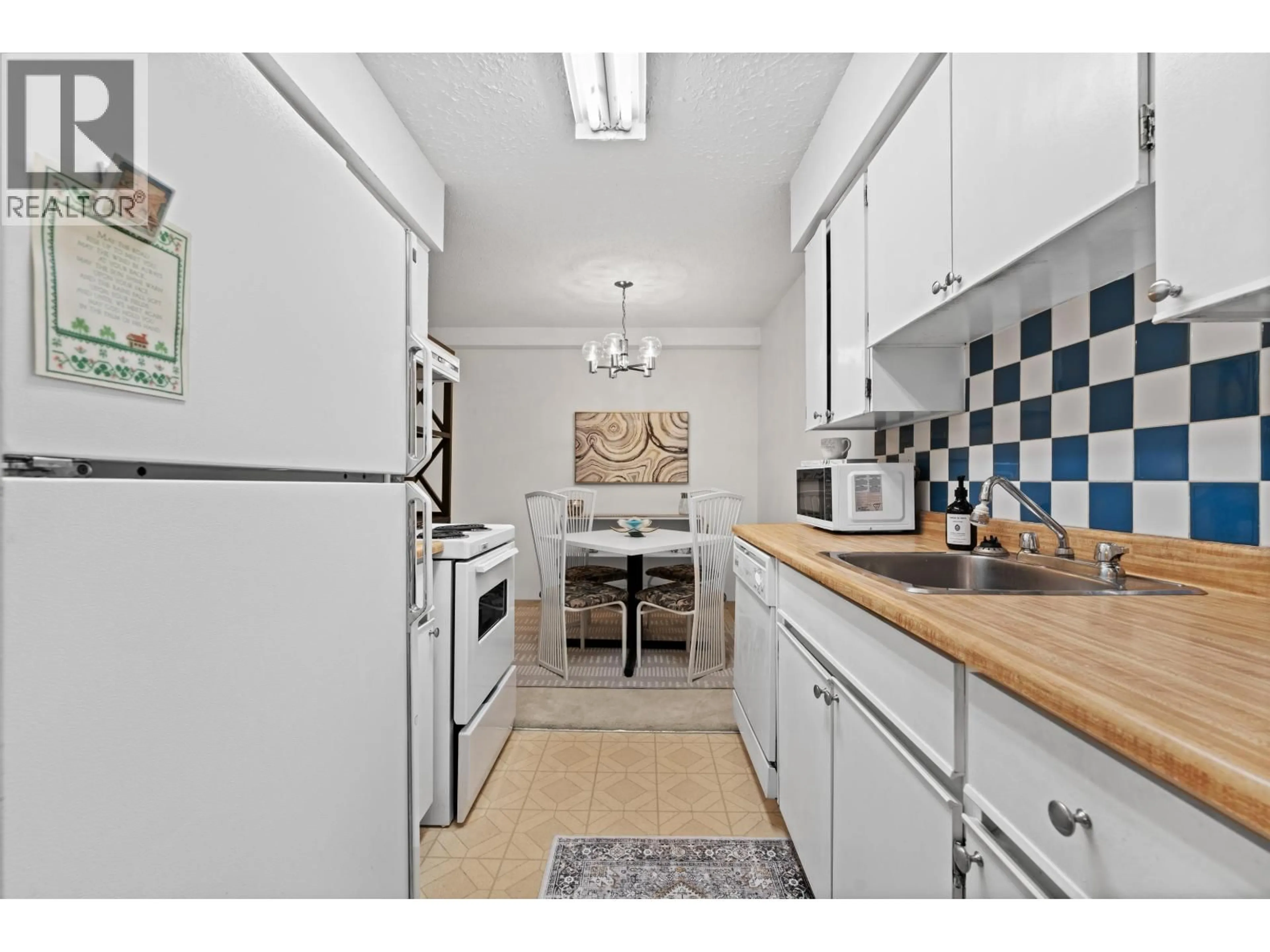 Standard kitchen, unknown for 206 - 250 1ST STREET, North Vancouver British Columbia V7M1B4