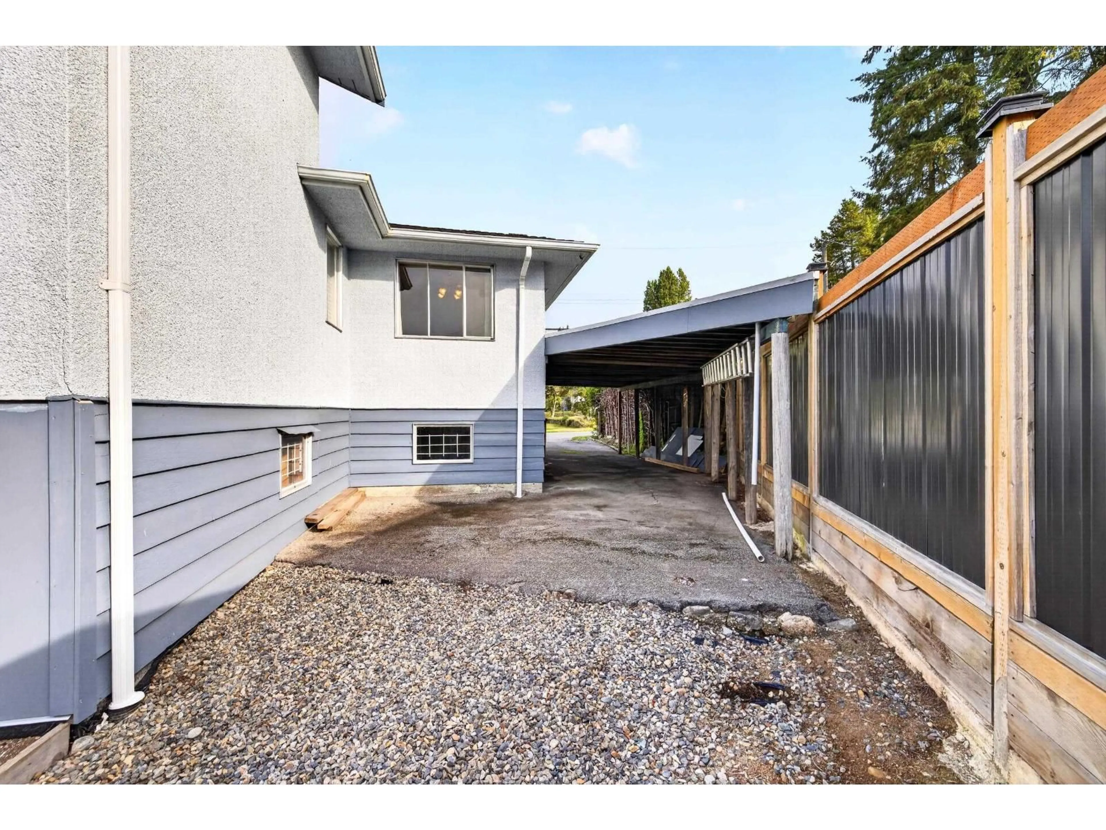 Unknown for 12614 102 AVENUE, Surrey British Columbia V3V3E4