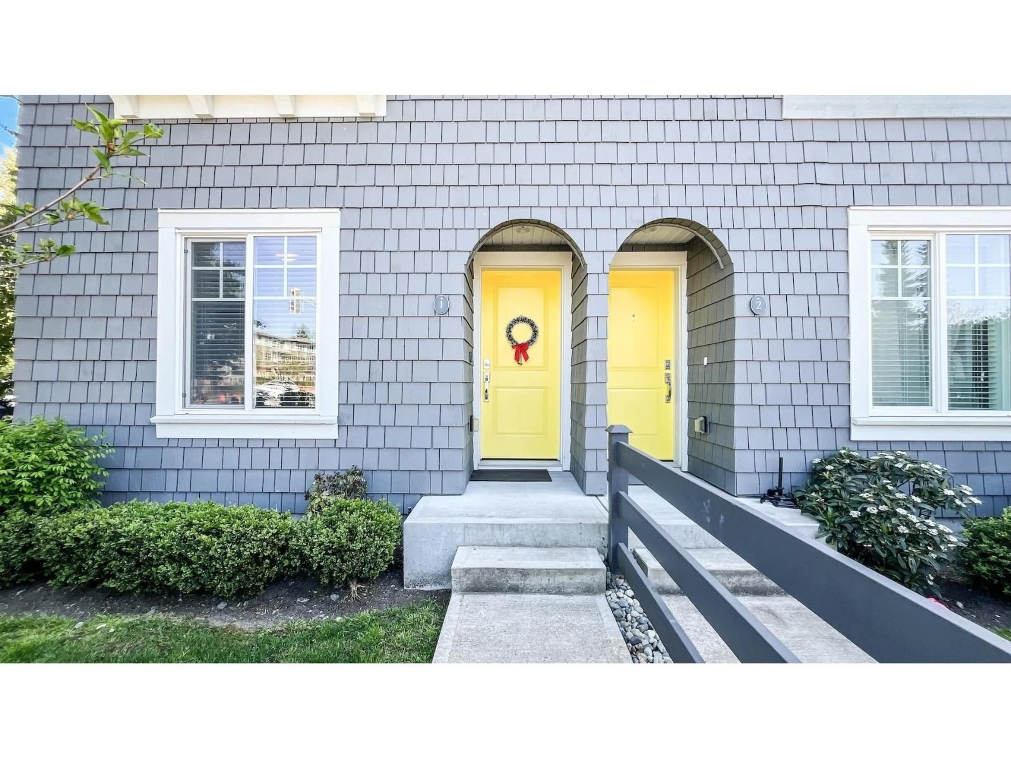 Indoor entryway for 1 - 15487 99A AVENUE, Surrey British Columbia V3R0G9