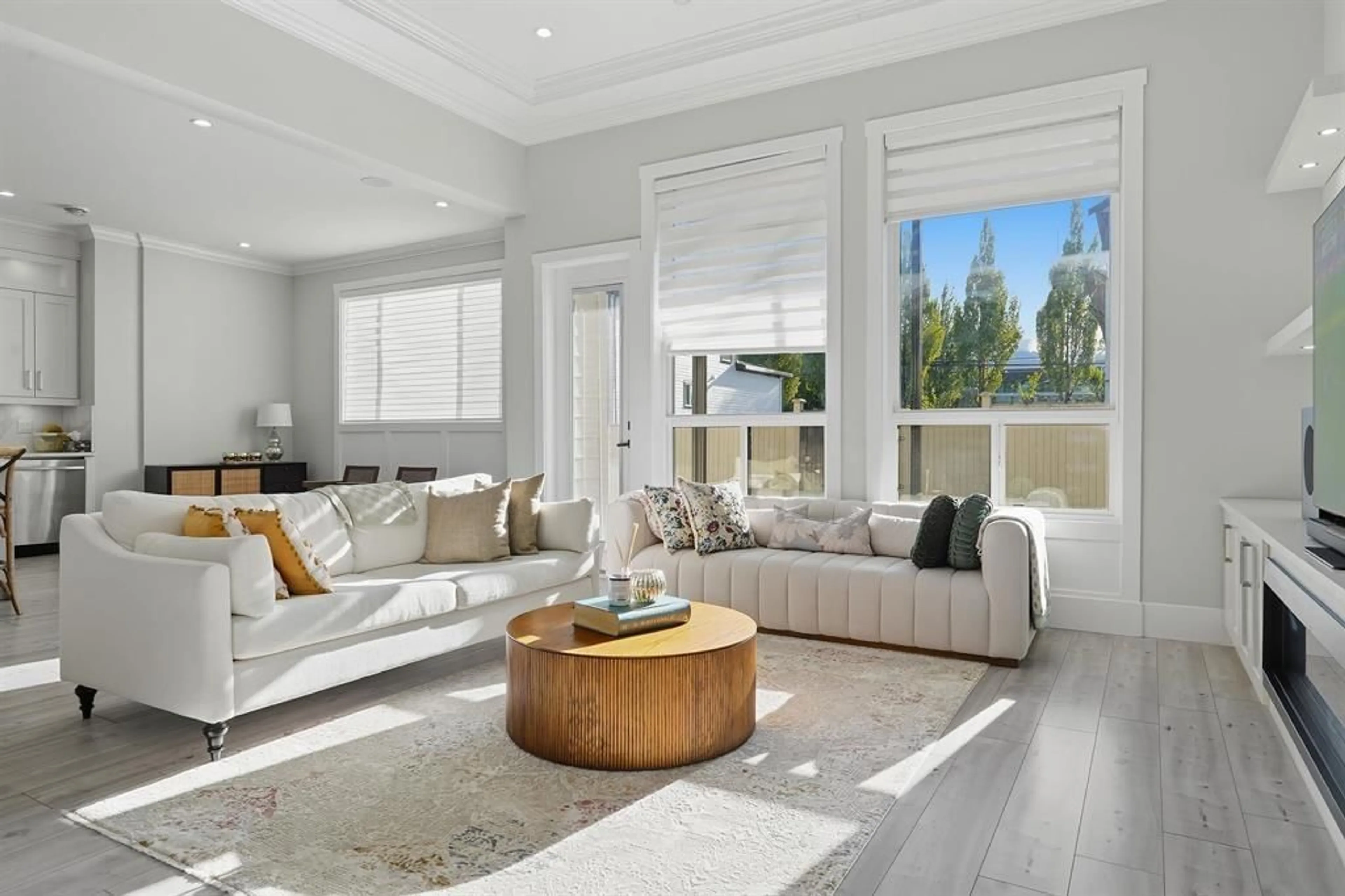 Living room with furniture, unknown for 5735 144A STREET, Surrey British Columbia V3S8E2