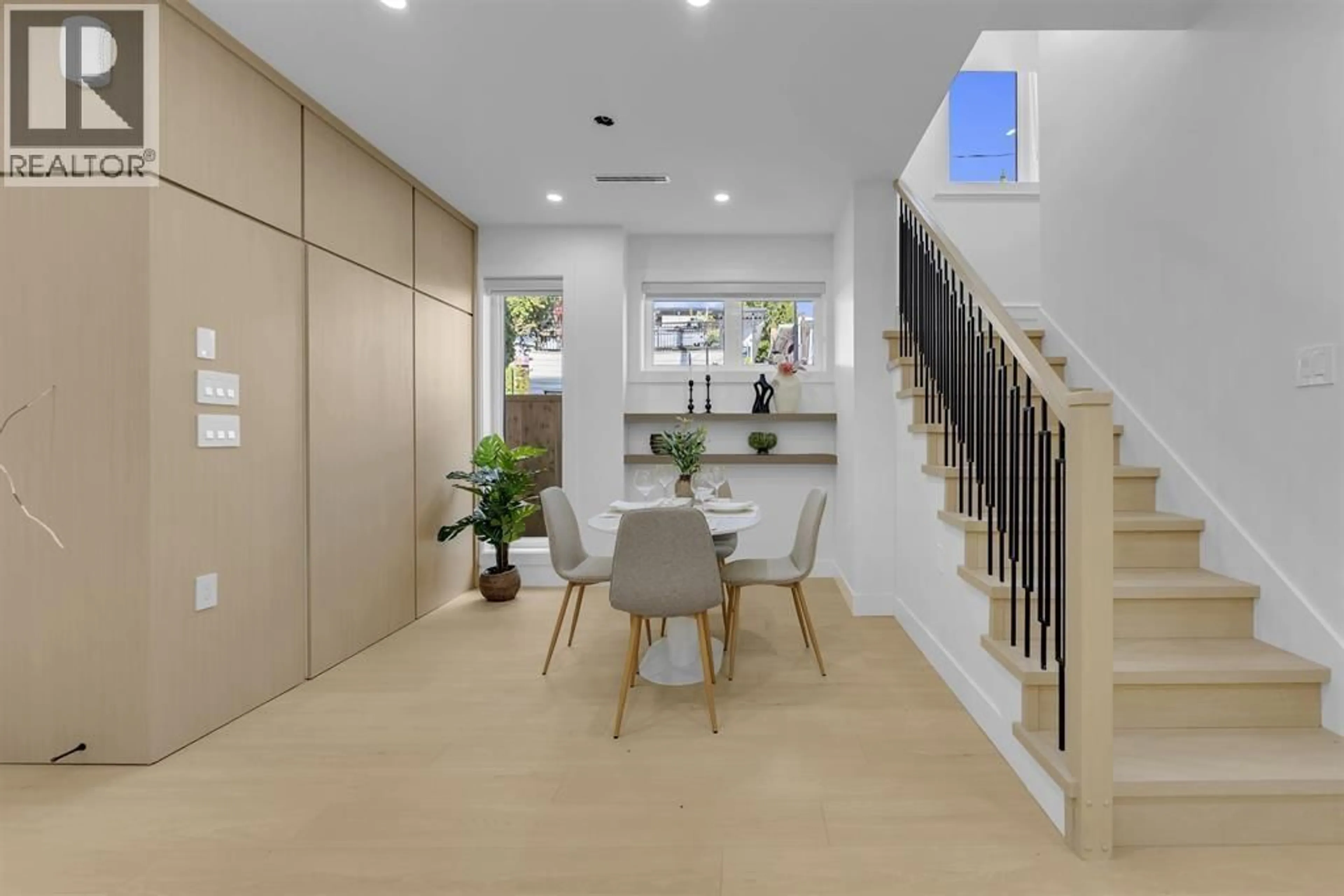 Indoor foyer for 1 - 2888 E 6TH AVE AVENUE, Vancouver British Columbia V5M1R8
