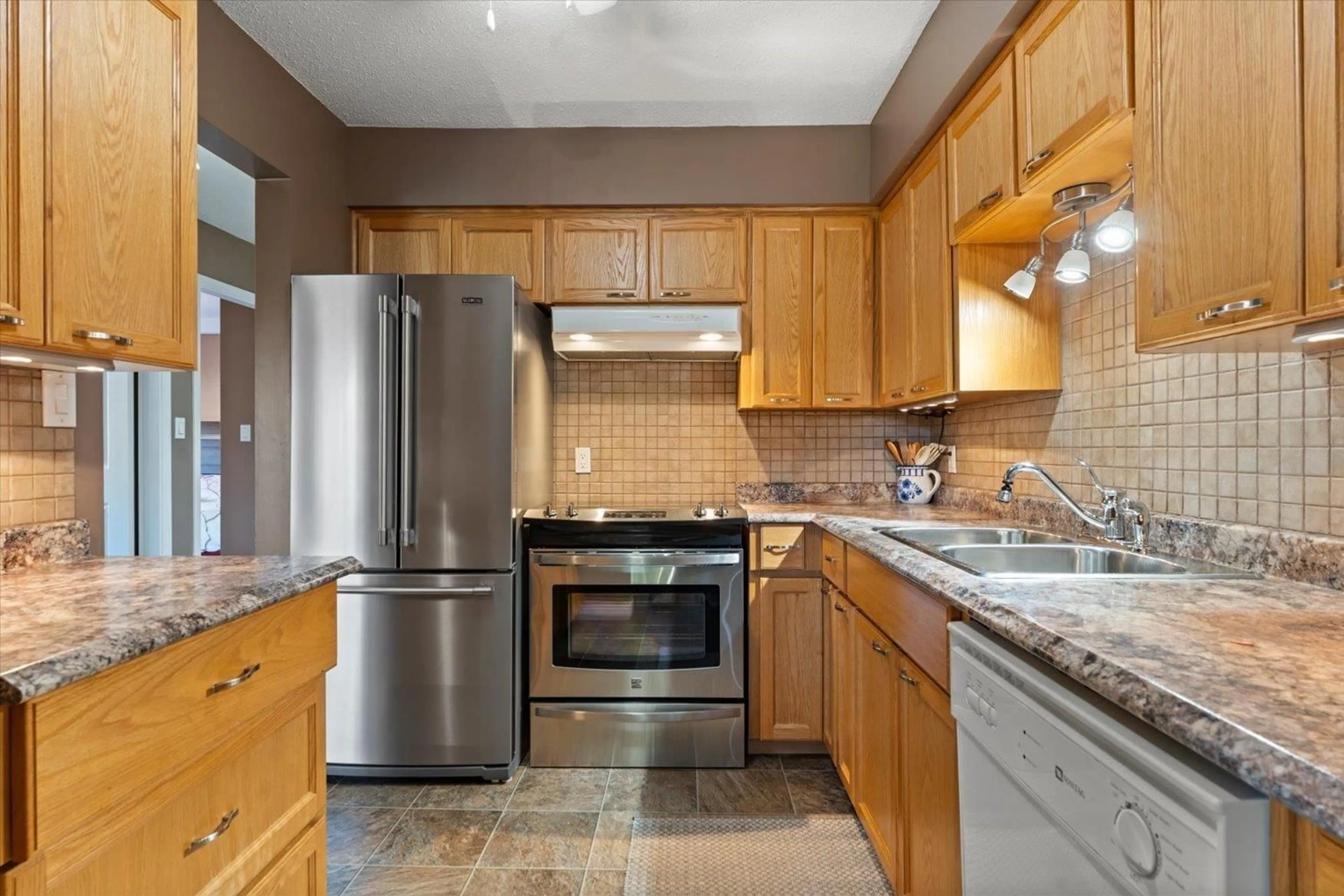 Standard kitchen, ceramic/tile floor for 106 - 32885 GEORGE FERGUSON WAY, Abbotsford British Columbia V2S7X1