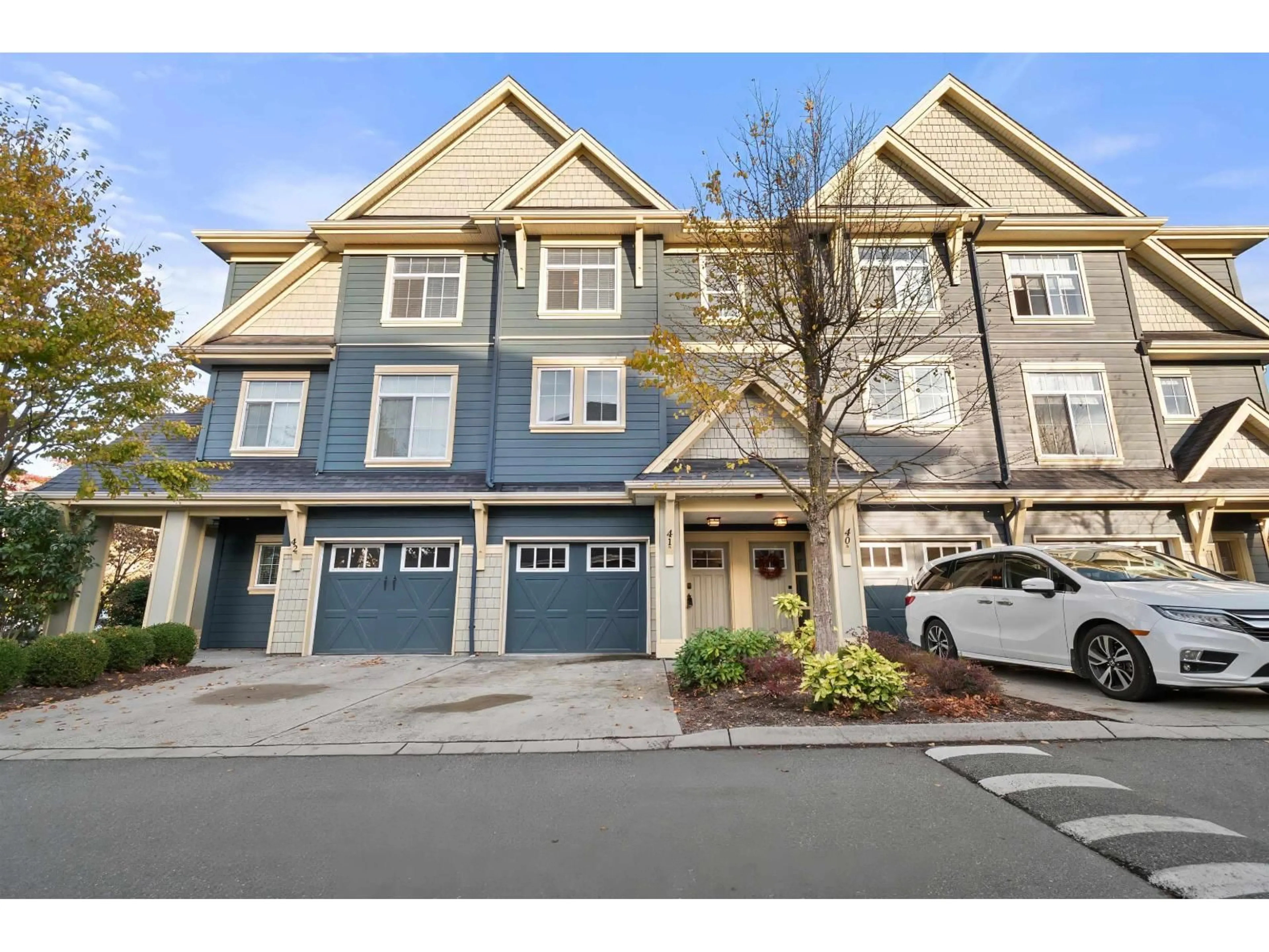 A pic from outside/outdoor area/front of a property/back of a property/a pic from drone, street for 41 - 45290 SOOWAHLIE CRESCENT, Chilliwack British Columbia V2R0S6