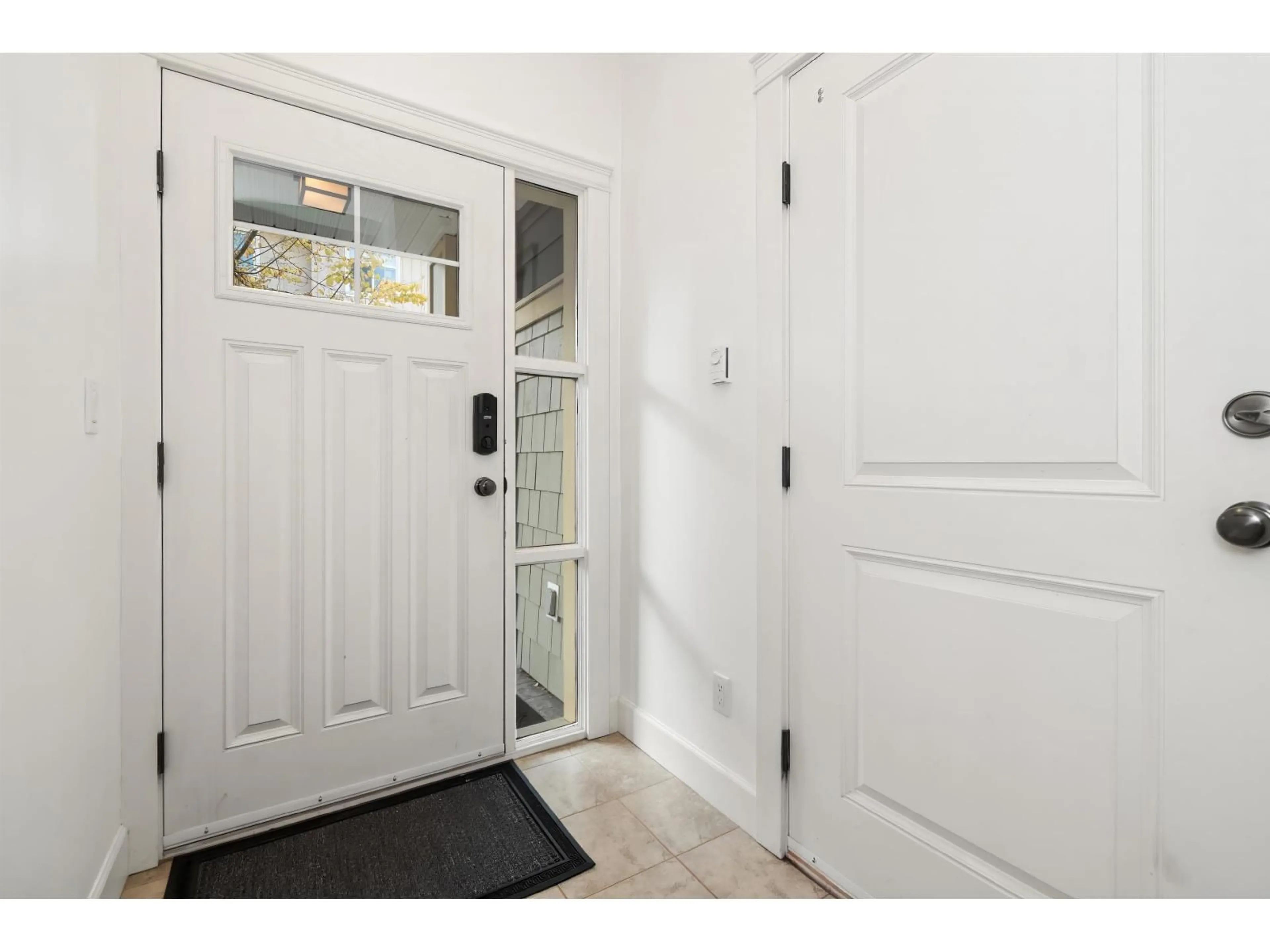 Indoor entryway for 41 - 45290 SOOWAHLIE CRESCENT, Chilliwack British Columbia V2R0S6