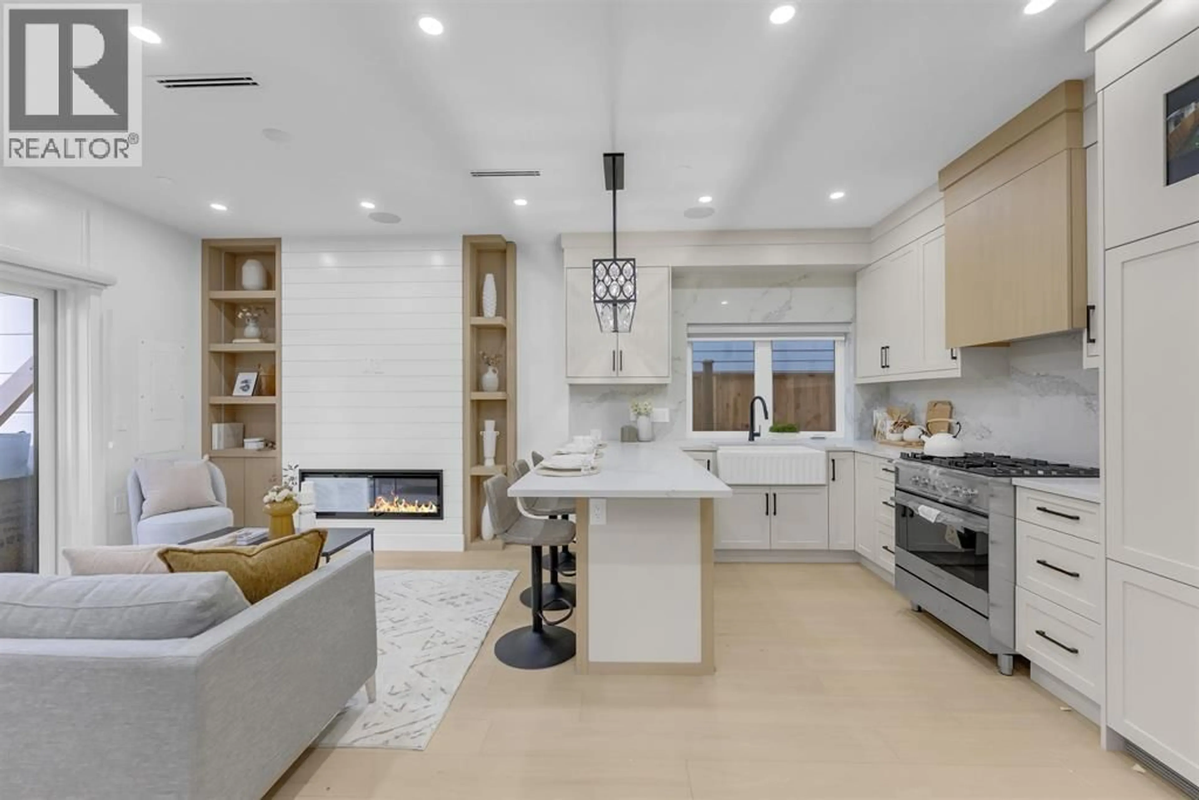 Open concept kitchen, ceramic/tile floor for 2 - 2888 6TH AVENUE, Vancouver British Columbia V5M1R8
