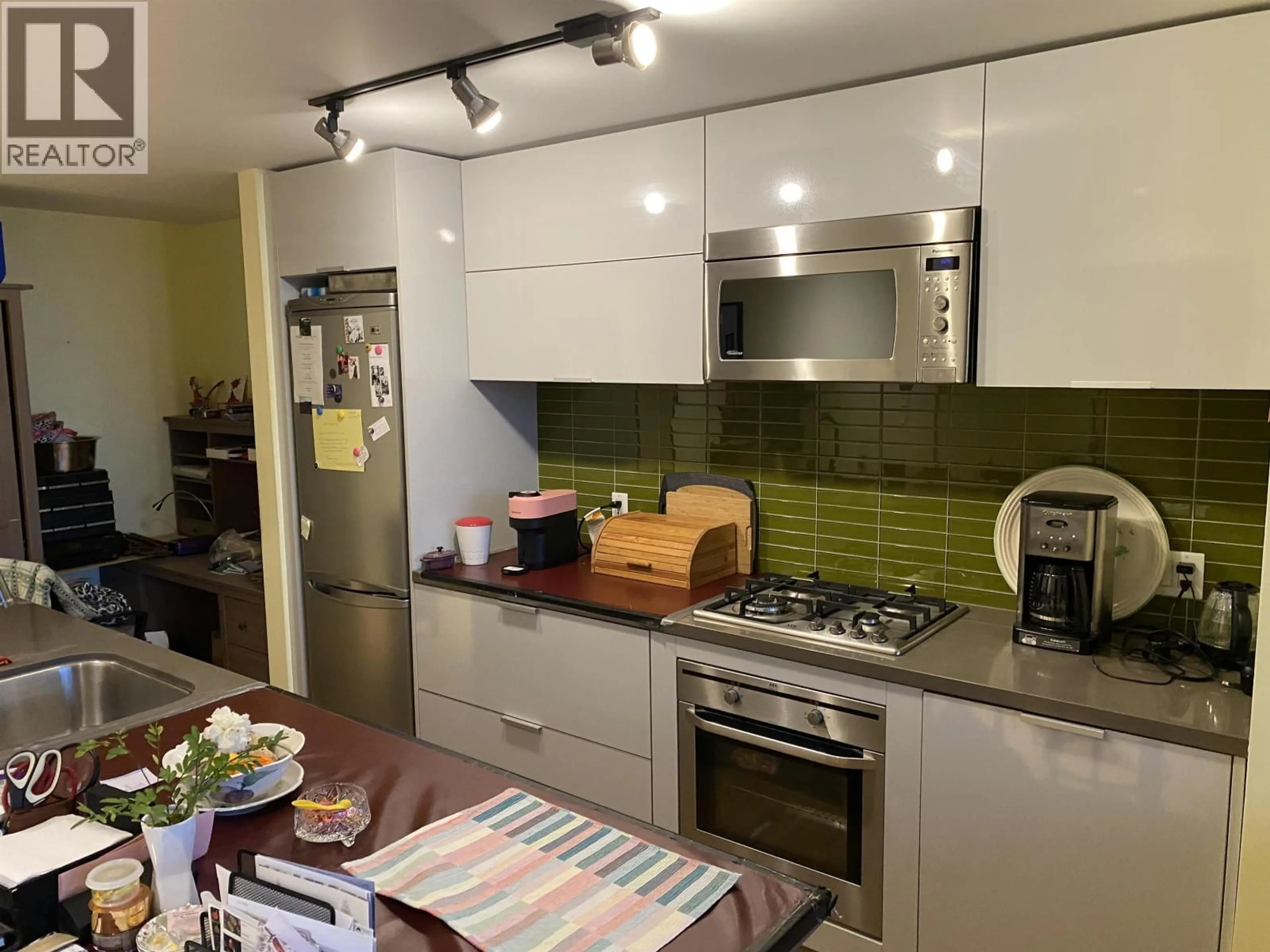 Standard kitchen, wood/laminate floor for 1502 - 108 CORDOVA STREET, Vancouver British Columbia V6B0G4
