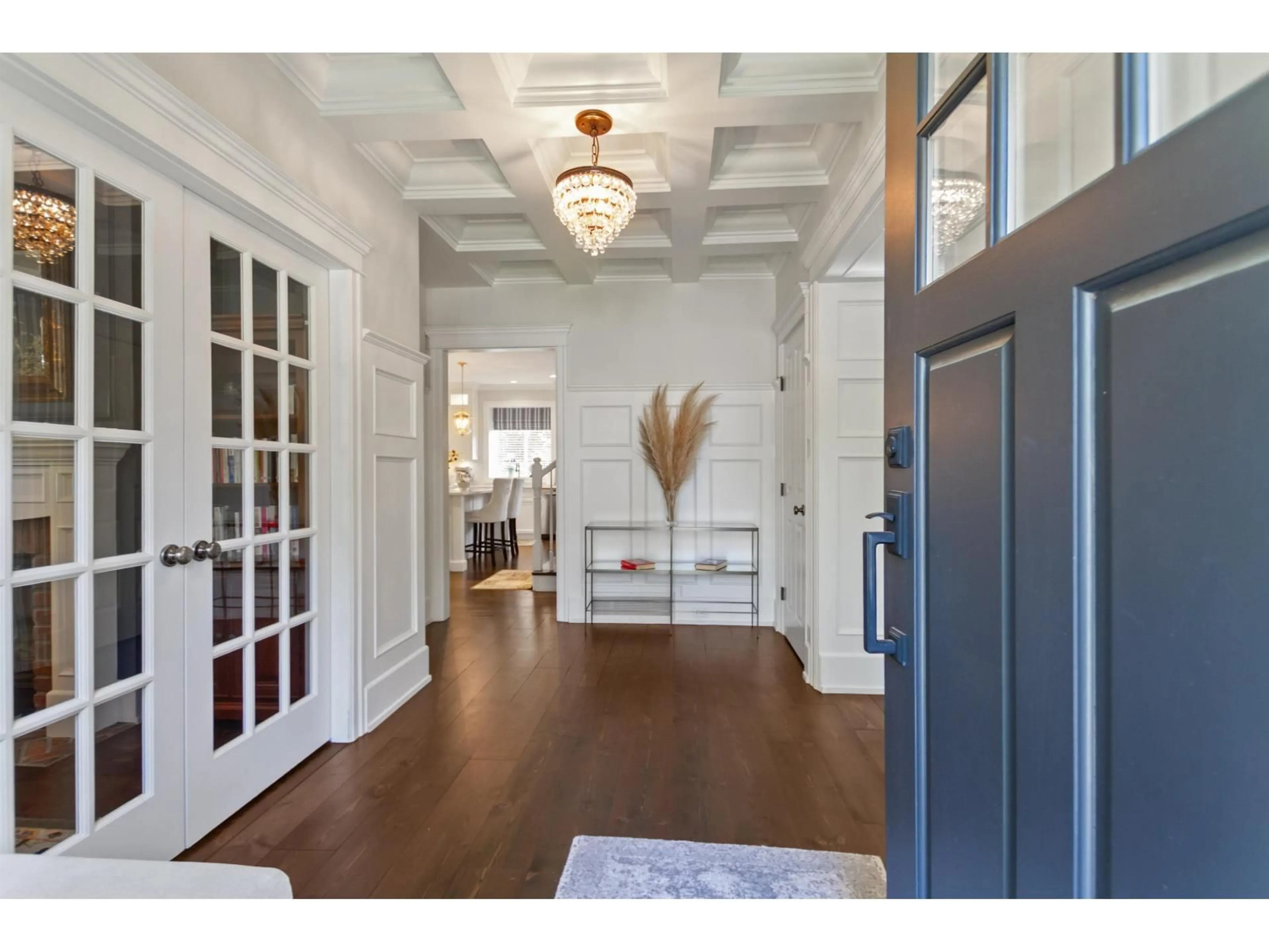 Indoor entryway for 3758 DEVONSHIRE DRIVE, Surrey British Columbia V3Z0H8