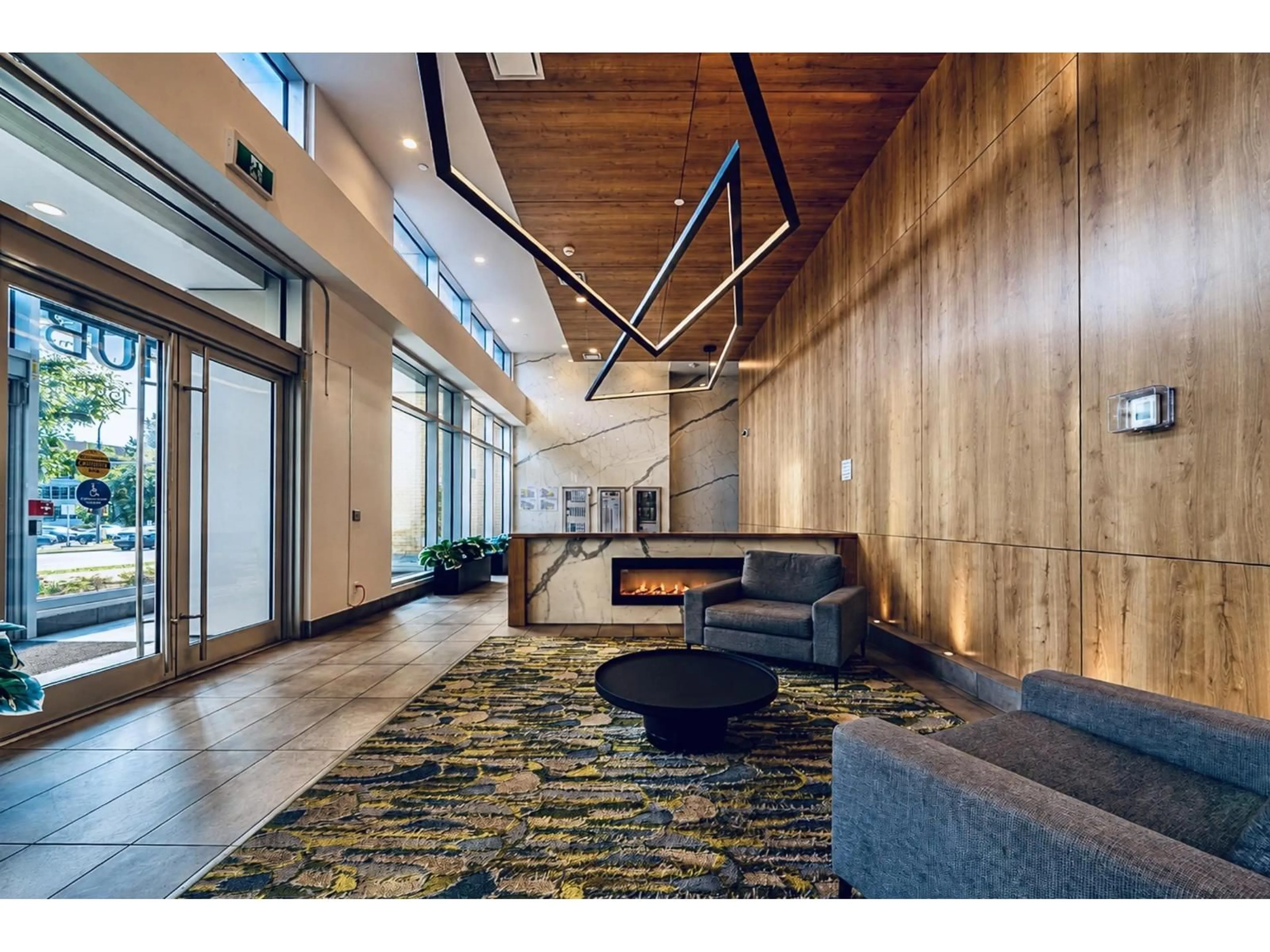 Indoor foyer for 604 - 13615 FRASER HIGHWAY, Surrey British Columbia V3T0P7