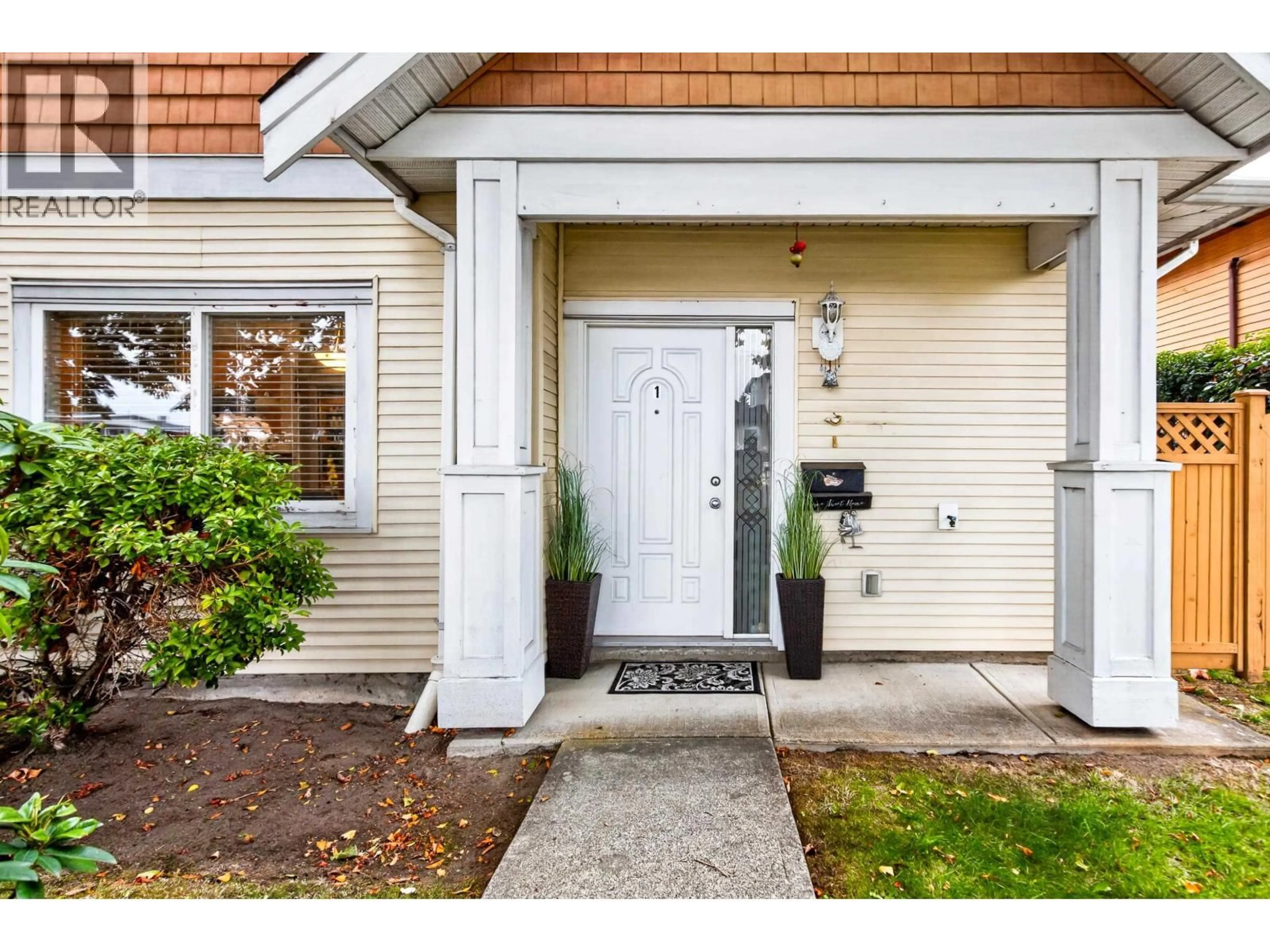 Indoor entryway for 1 - 11331 CAMBIE ROAD, Richmond British Columbia V6X1L3
