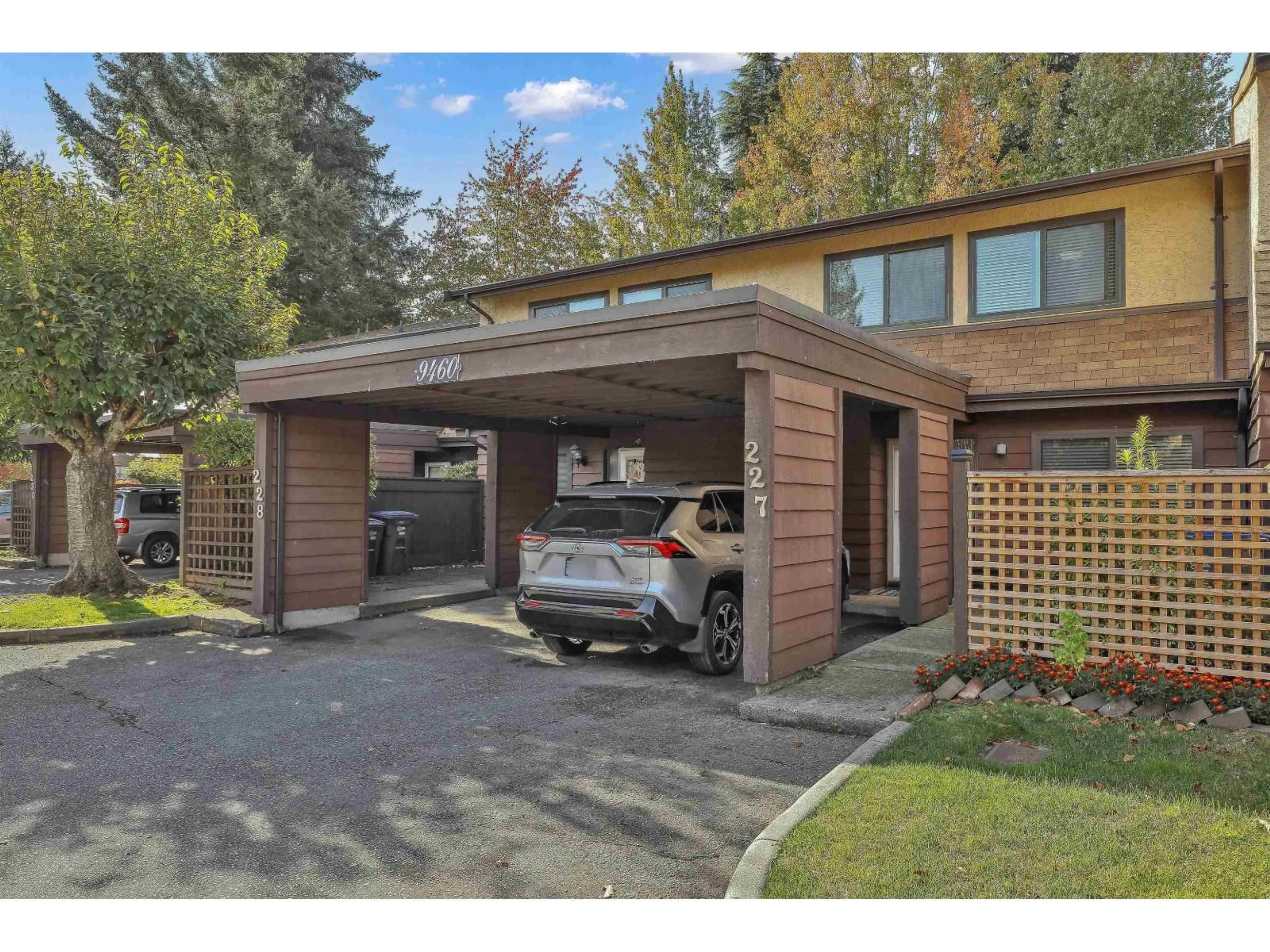 Indoor garage for 227 - 9460 PRINCE CHARLES BOULEVARD, Surrey British Columbia V3V1S6