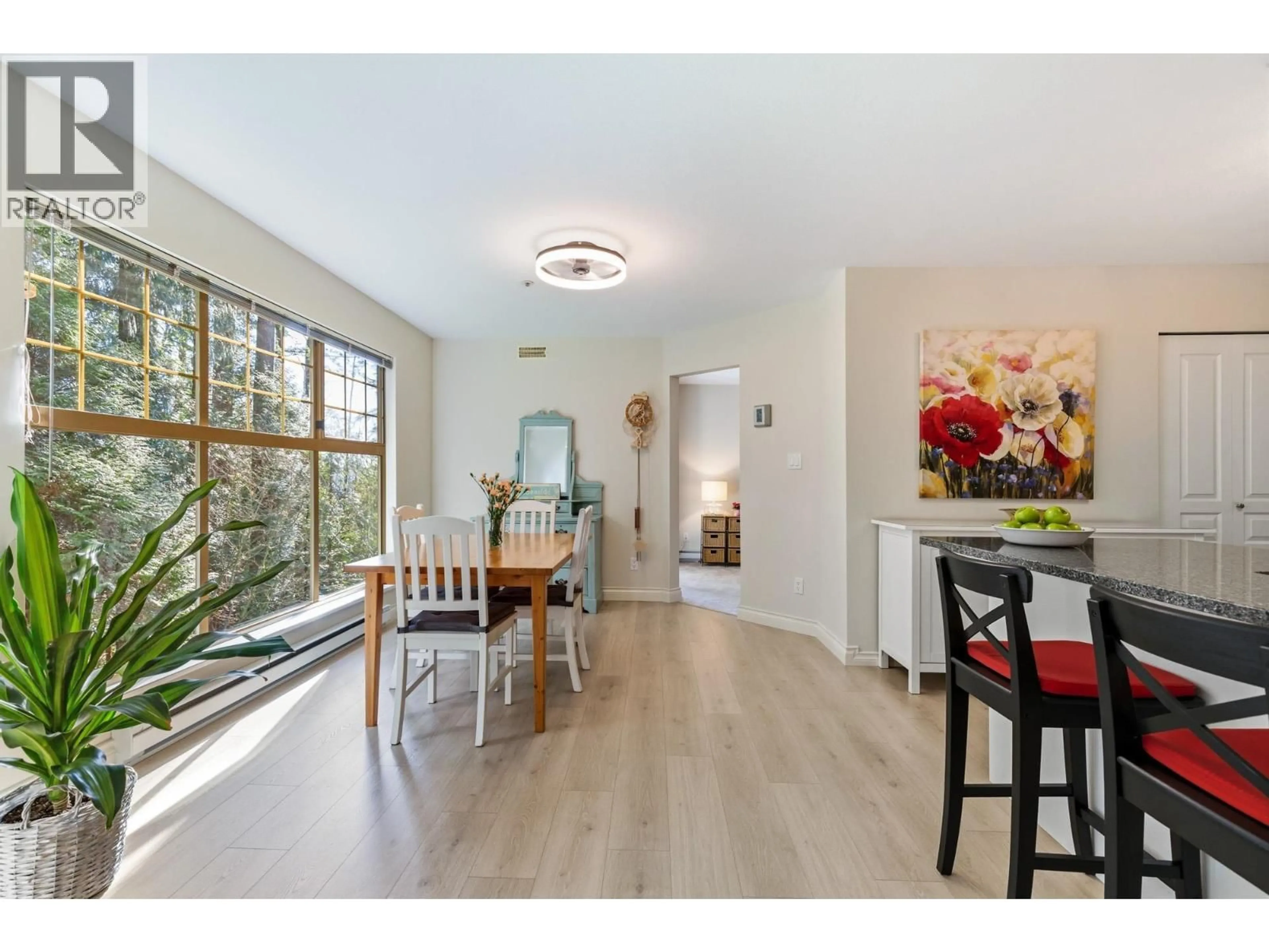 Indoor entryway for 201 - 180 RAVINE DRIVE, Port Moody British Columbia V3H4Z3