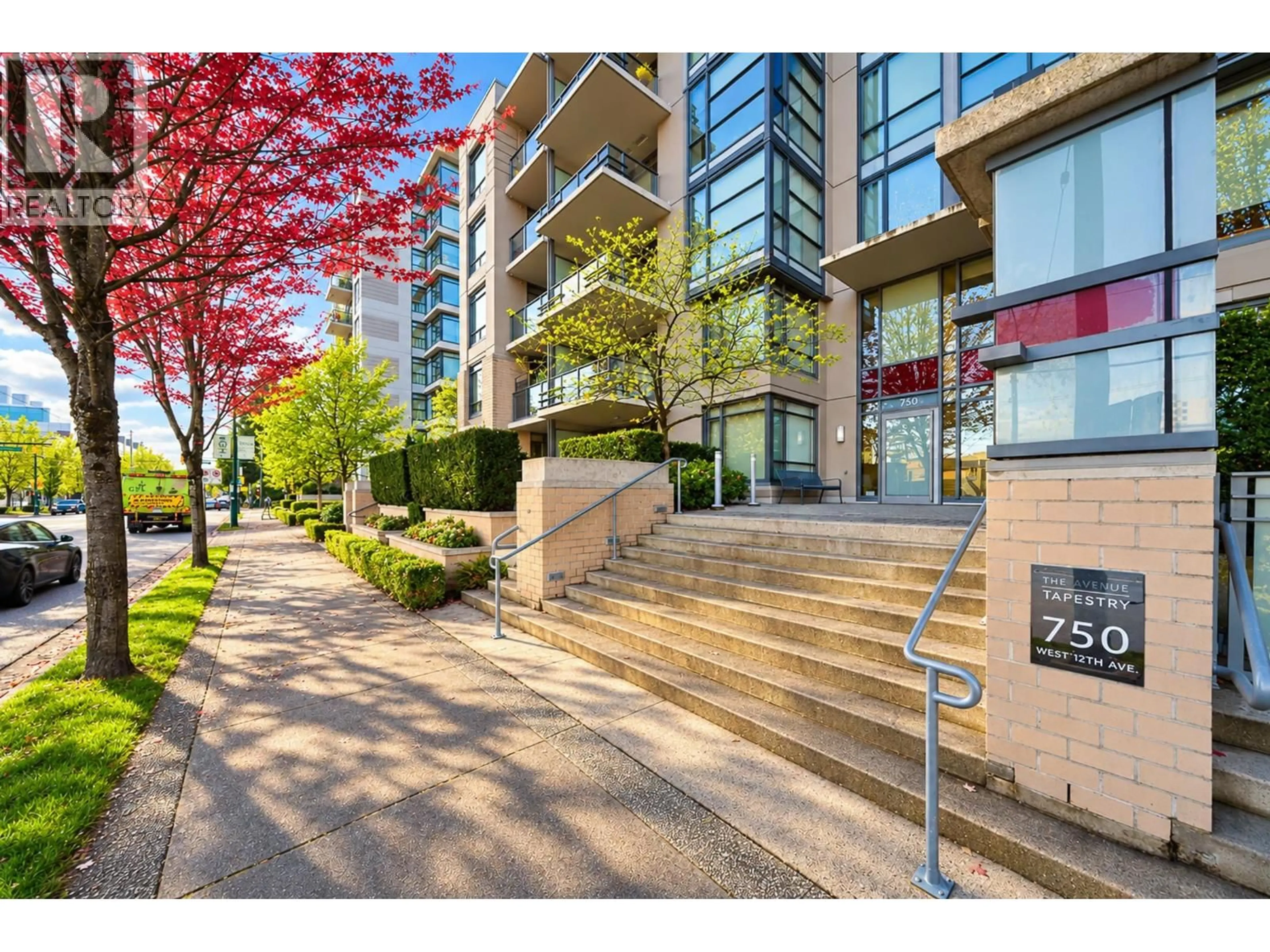 Indoor foyer for 514 - 750 12TH AVENUE, Vancouver British Columbia V5Z0A3