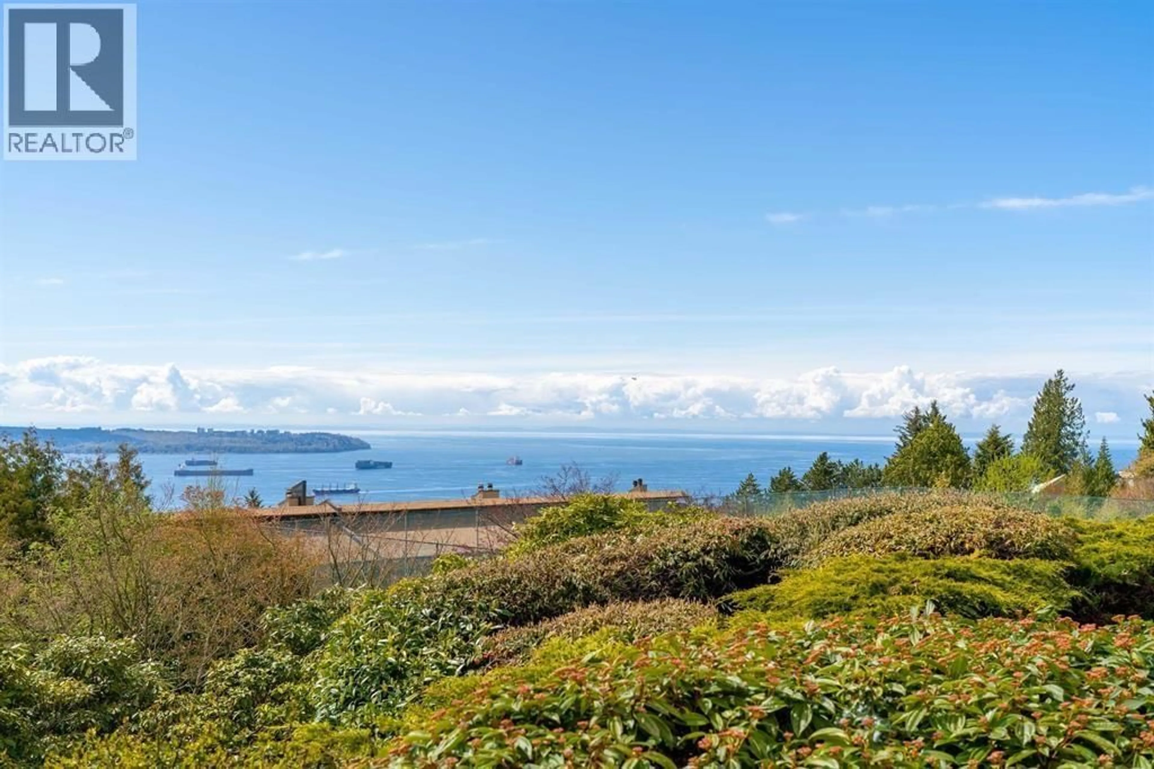 A pic from outside/outdoor area/front of a property/back of a property/a pic from drone, water/lake/river/ocean view for 14 - 2246 FOLKESTONE WAY, West Vancouver British Columbia V7S2X7
