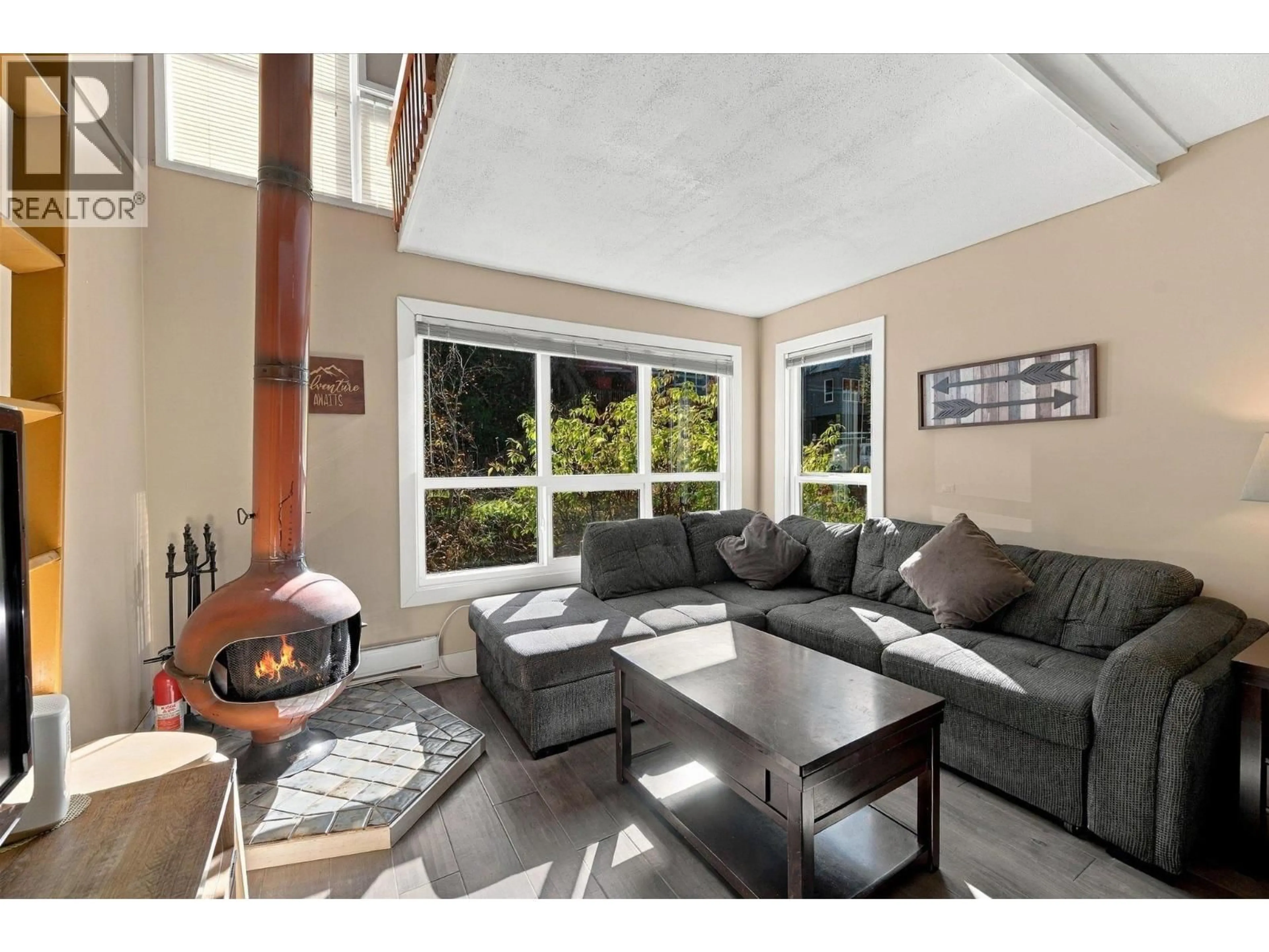 Living room with furniture, unknown for 4 - 2024 INNSBRUCK DRIVE, Whistler British Columbia V8E0B5