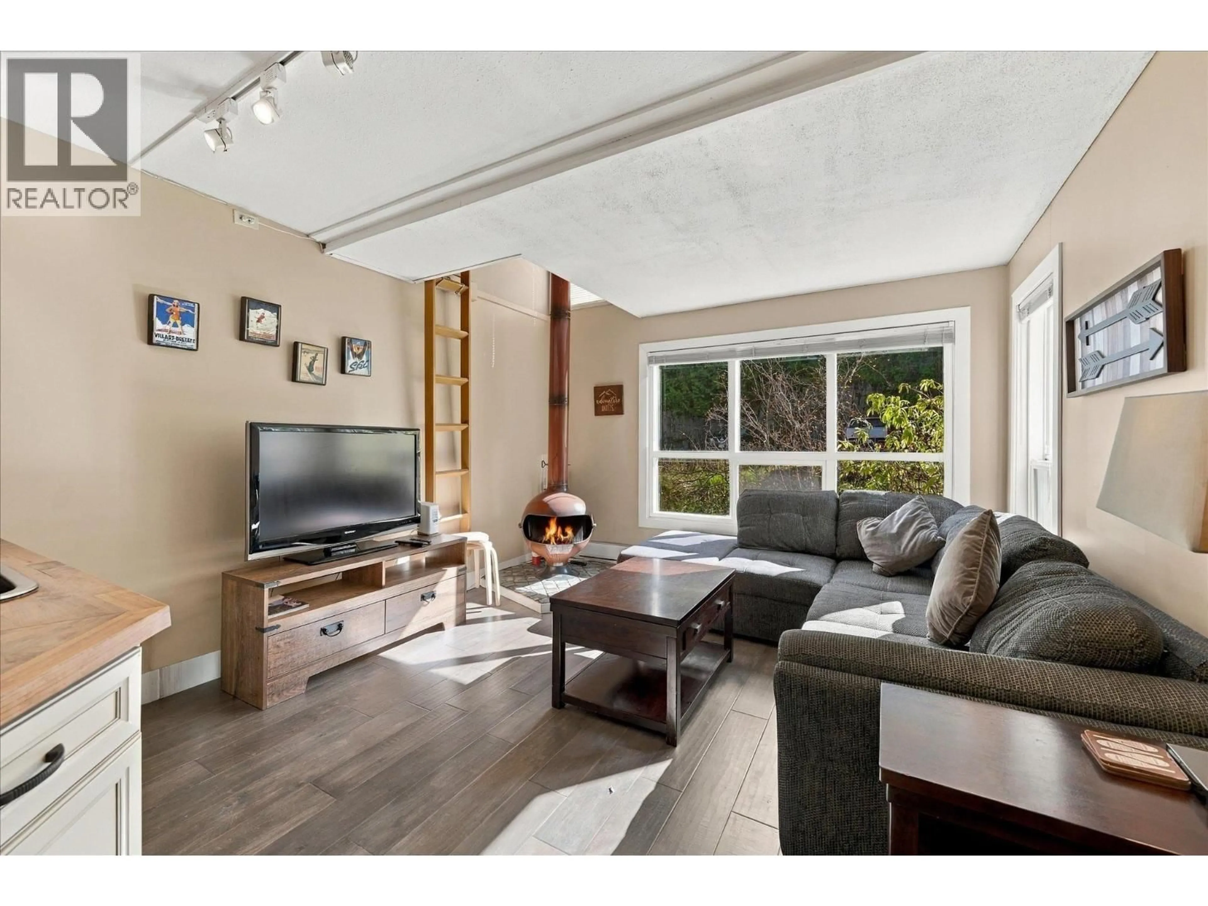 Living room with furniture, unknown for 4 - 2024 INNSBRUCK DRIVE, Whistler British Columbia V8E0B5