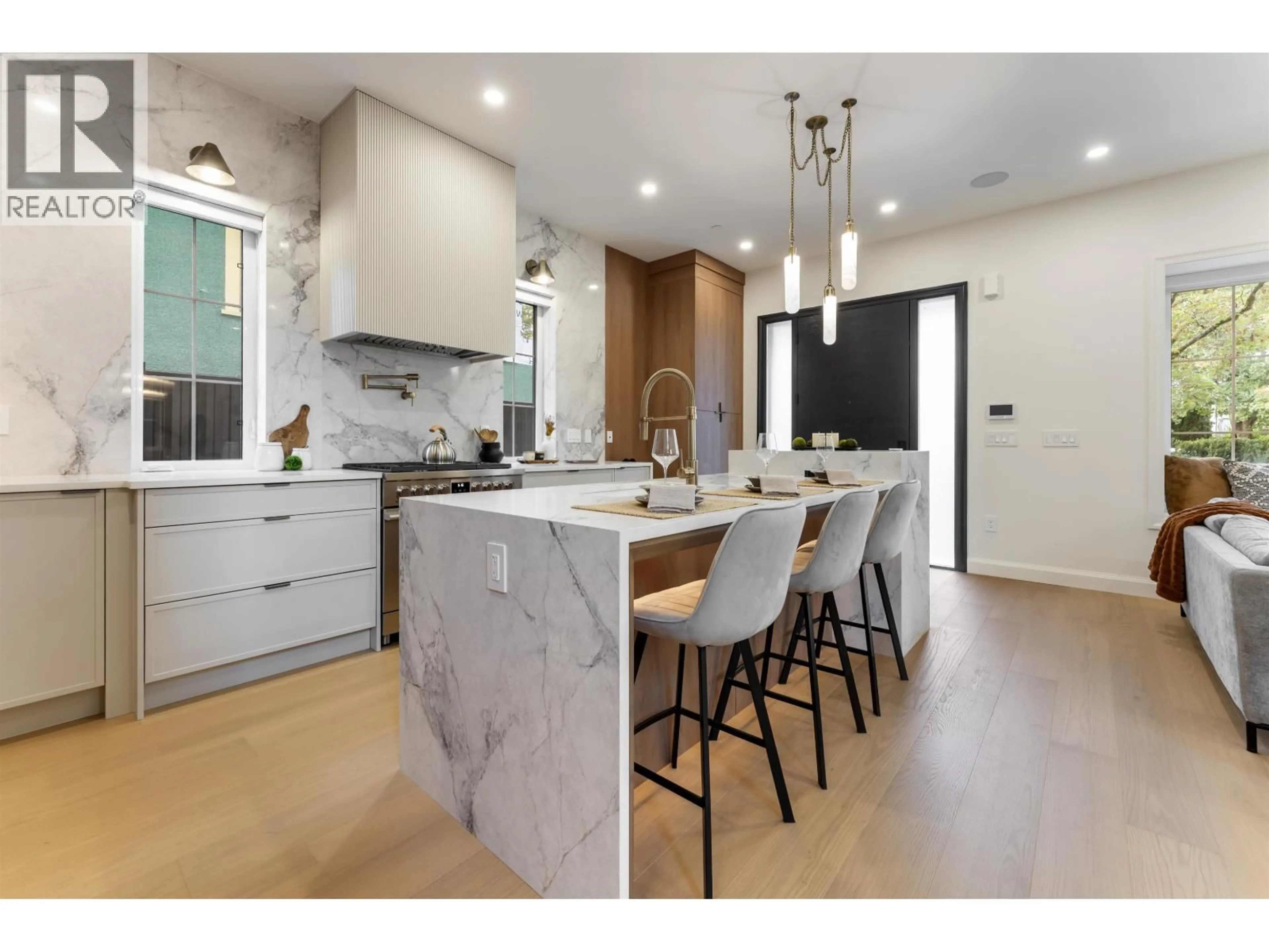 Contemporary kitchen, ceramic/tile floor for 1 - 2256 E PENDER STREET, Vancouver British Columbia V5L1X4