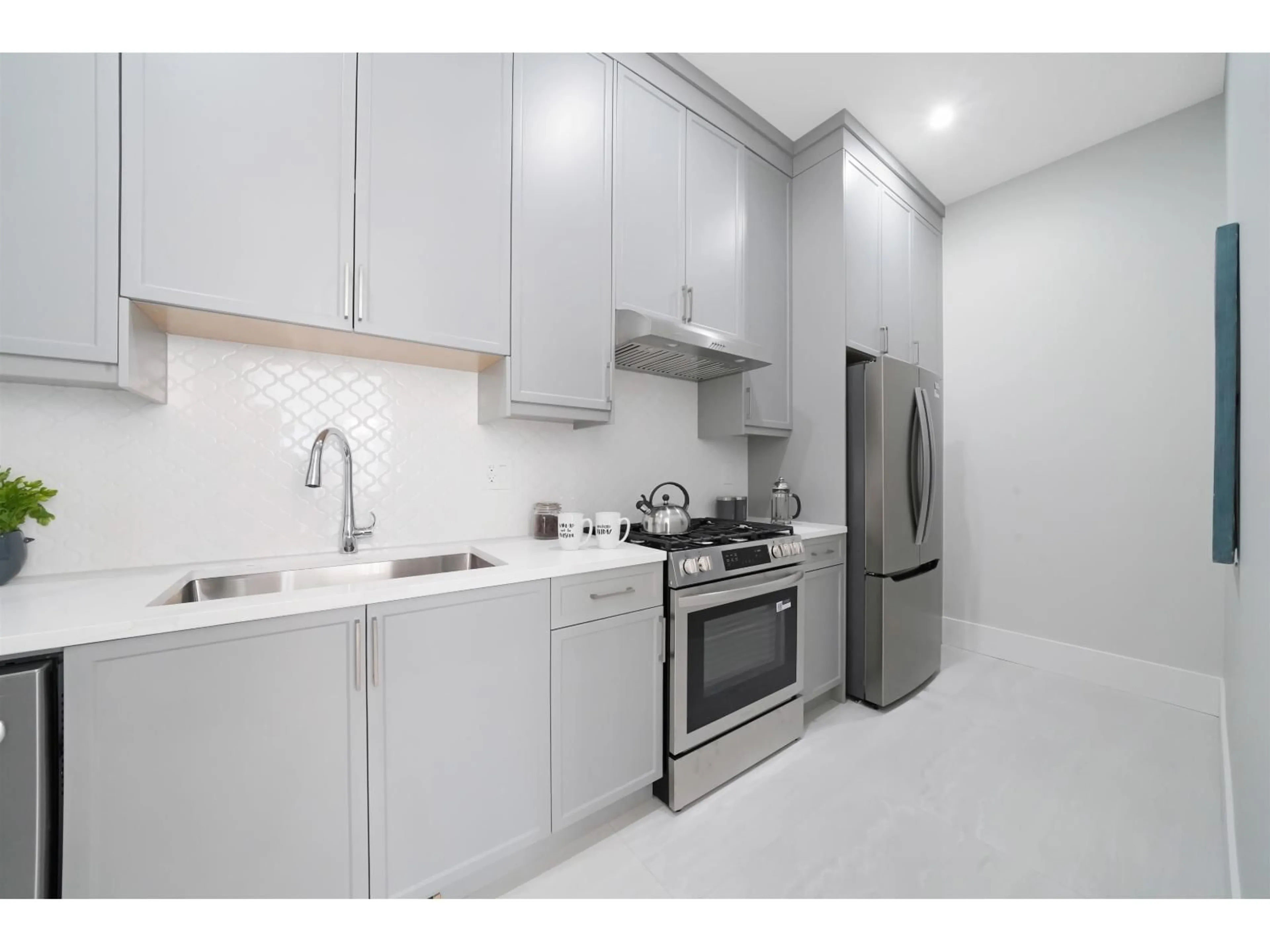 Standard kitchen, unknown for 6927 205 STREET, Langley British Columbia V2Y1R2