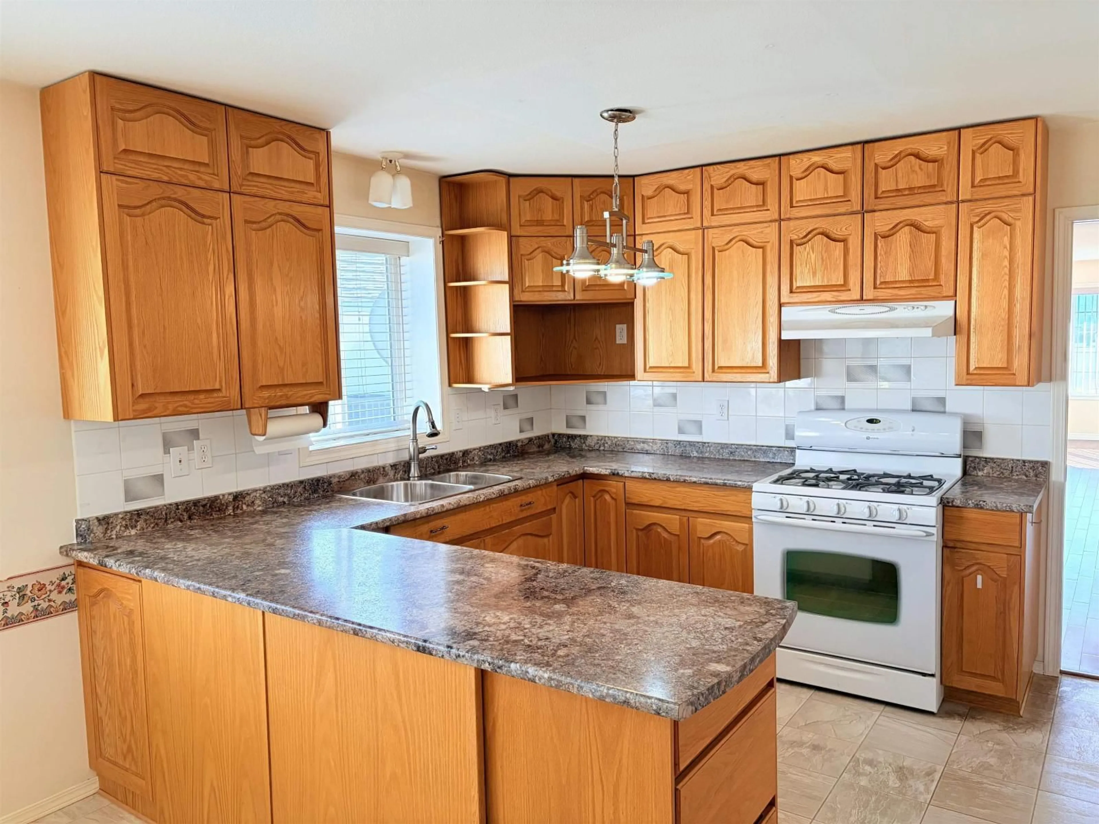 Standard kitchen, ceramic/tile floor for 21 - 46485 AIRPORT ROAD, Chilliwack British Columbia V2P7Y1