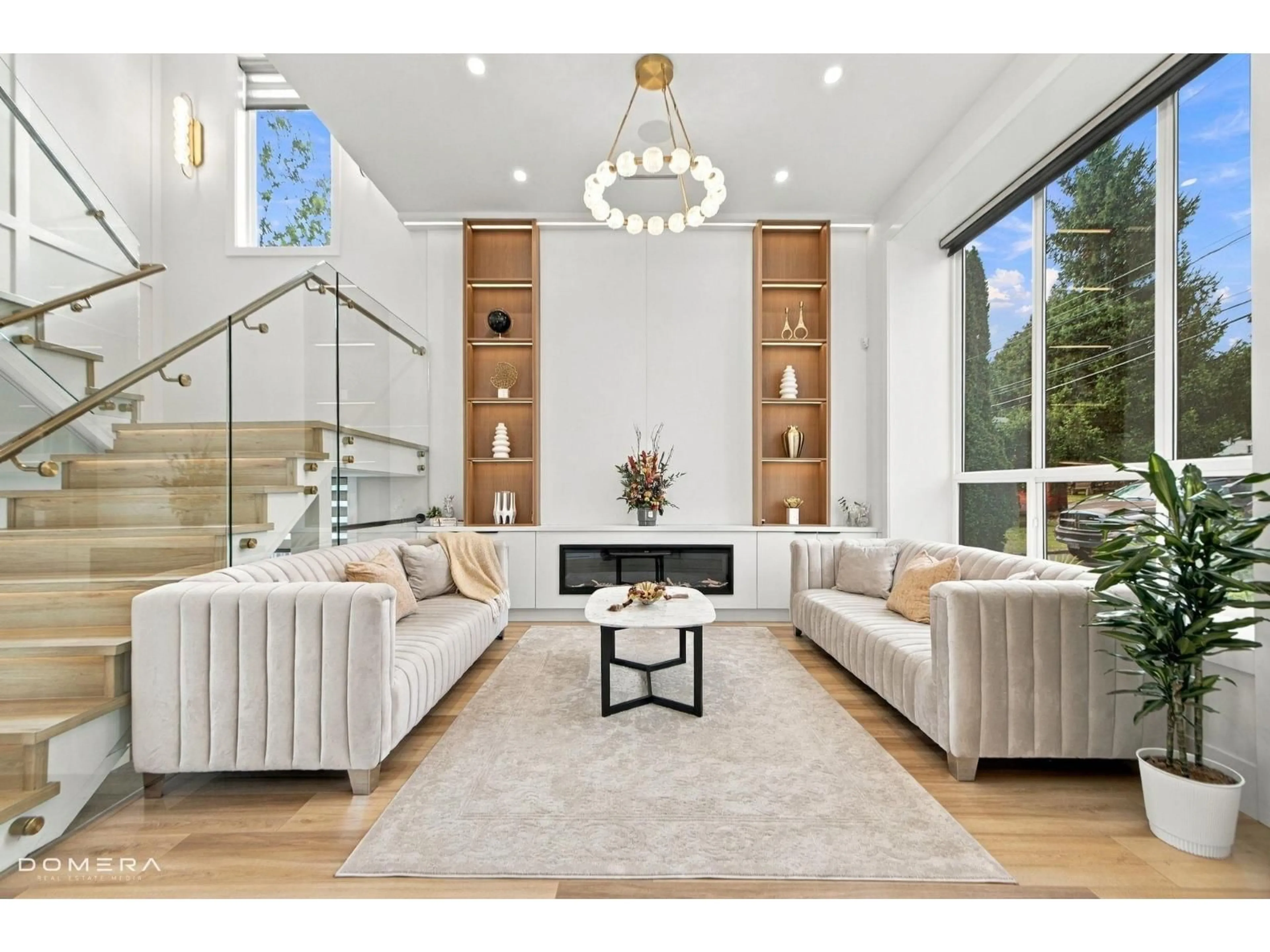 Living room with furniture, unknown for 2118 OAKRIDGE CRESCENT, Abbotsford British Columbia V2T6A8