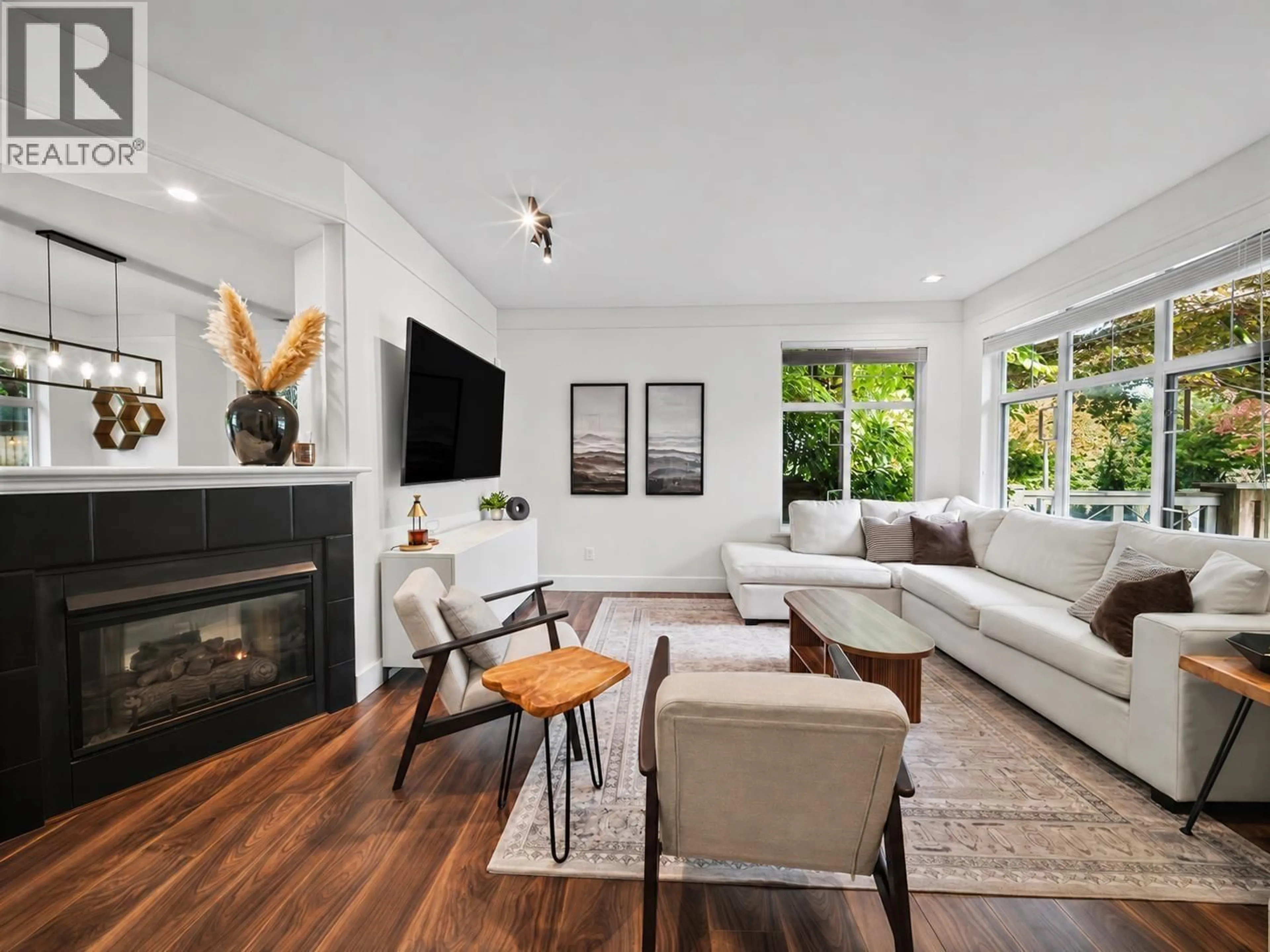 Living room with furniture, wood/laminate floor for 4 - 2123 CLARKE STREET, Port Moody British Columbia V3H1Y5