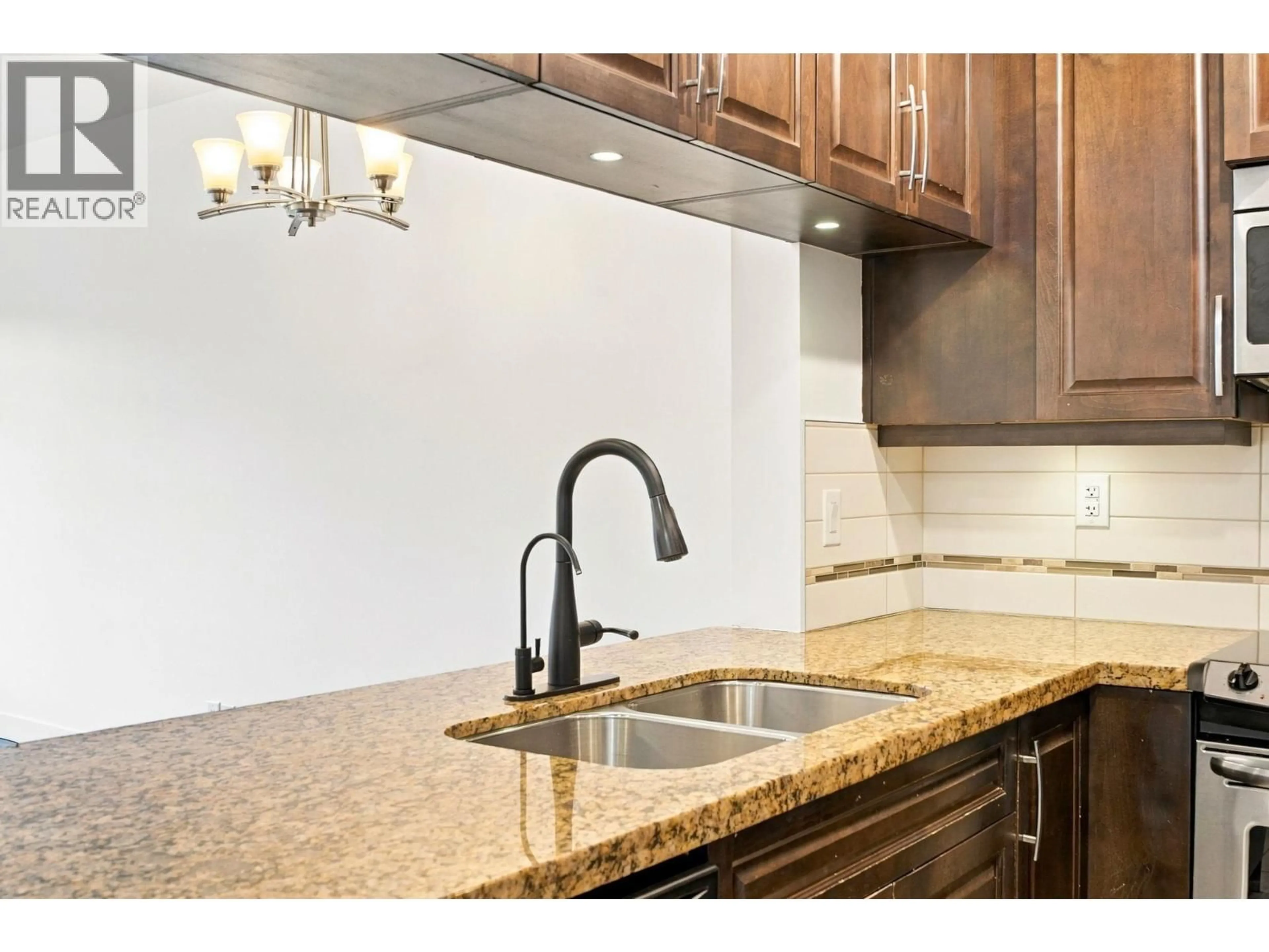 Standard kitchen, ceramic/tile floor for 212 - 12525 190A STREET, Pitt Meadows British Columbia V3Y0E1