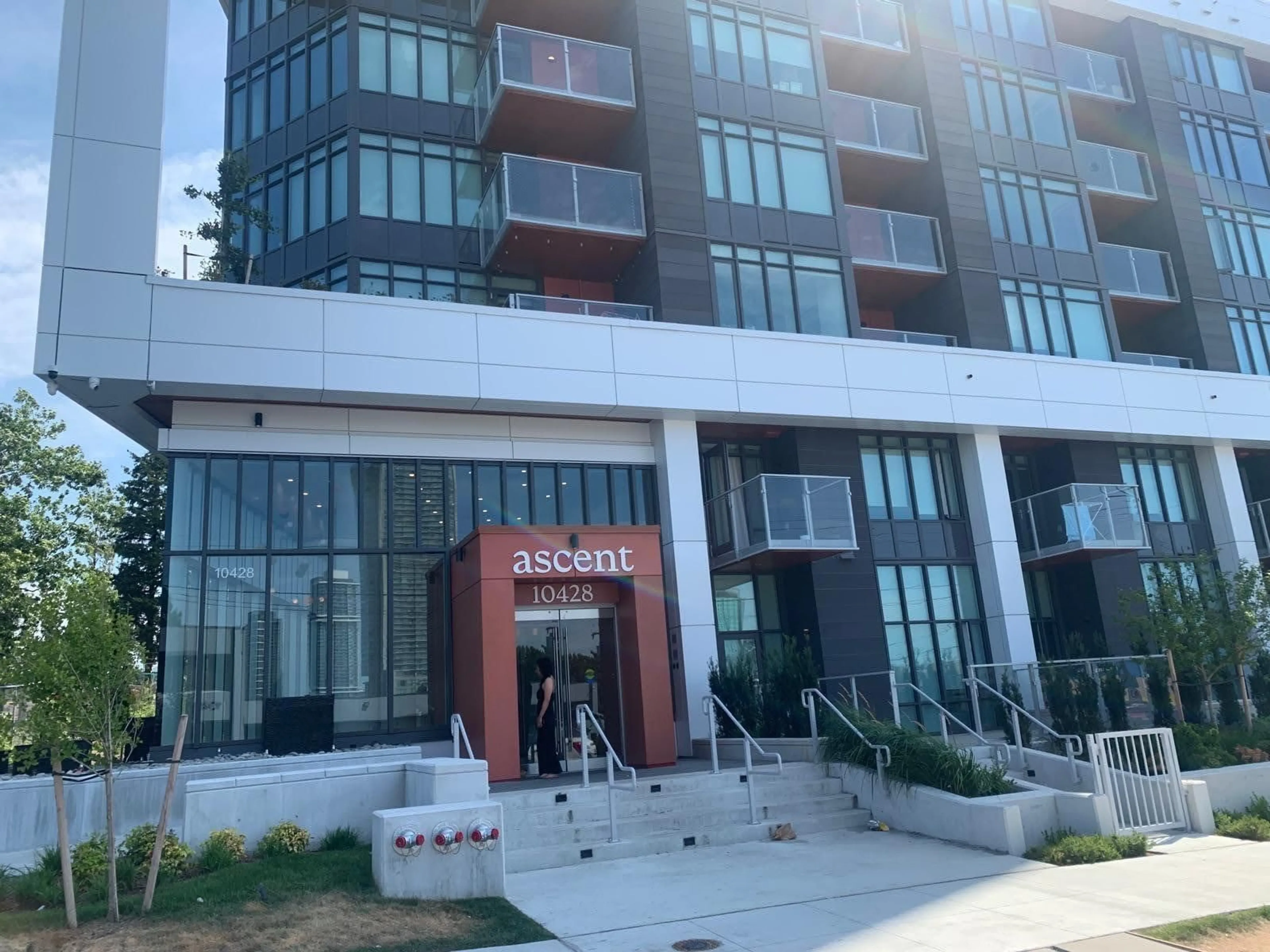 Indoor foyer for 1808 - 10428 WHALLEY BOULEVARD, Surrey British Columbia V3T1W6