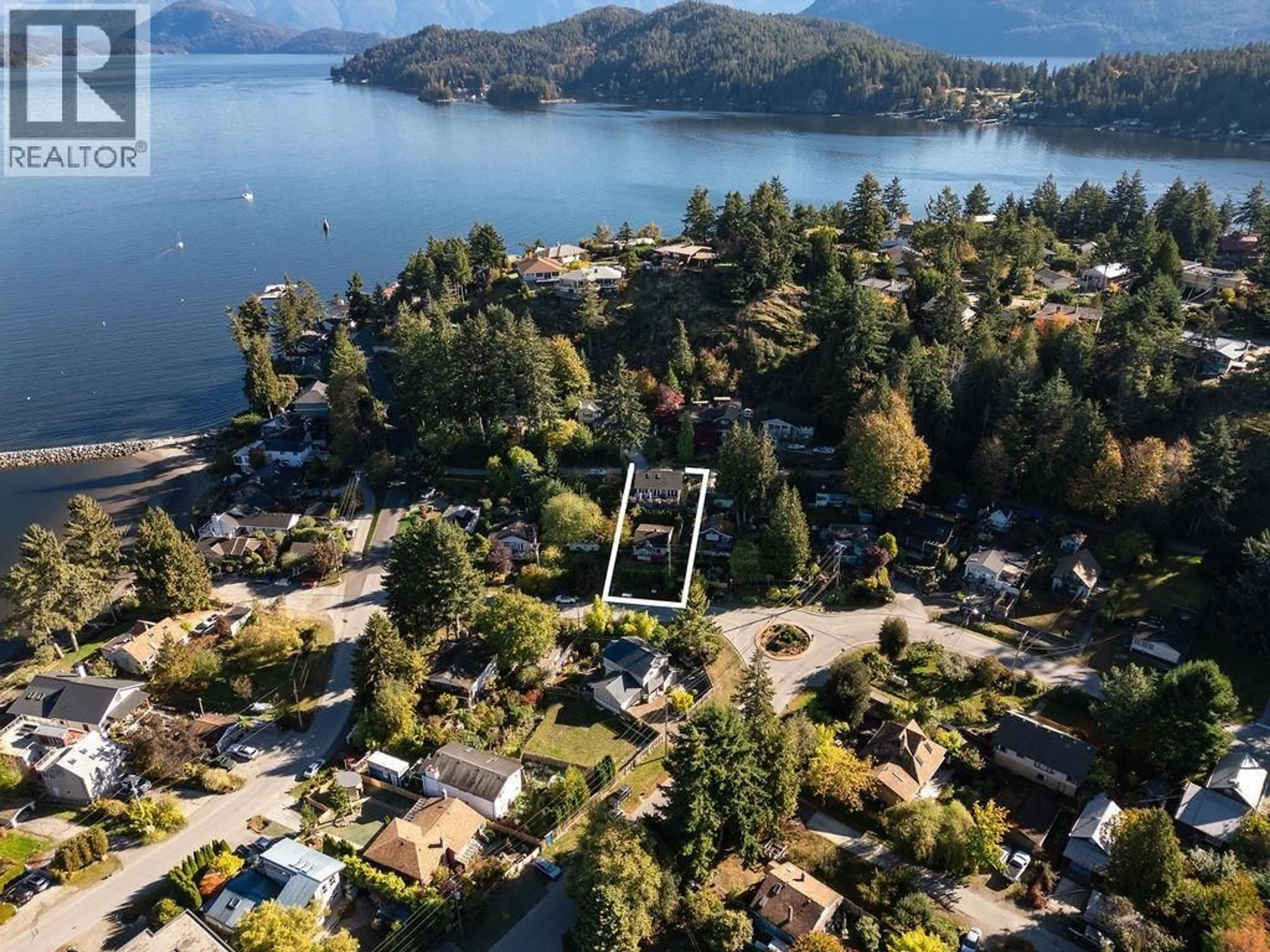 A pic from outside/outdoor area/front of a property/back of a property/a pic from drone, water/lake/river/ocean view for 354 HEADLANDS ROAD, Gibsons British Columbia V0N1V8