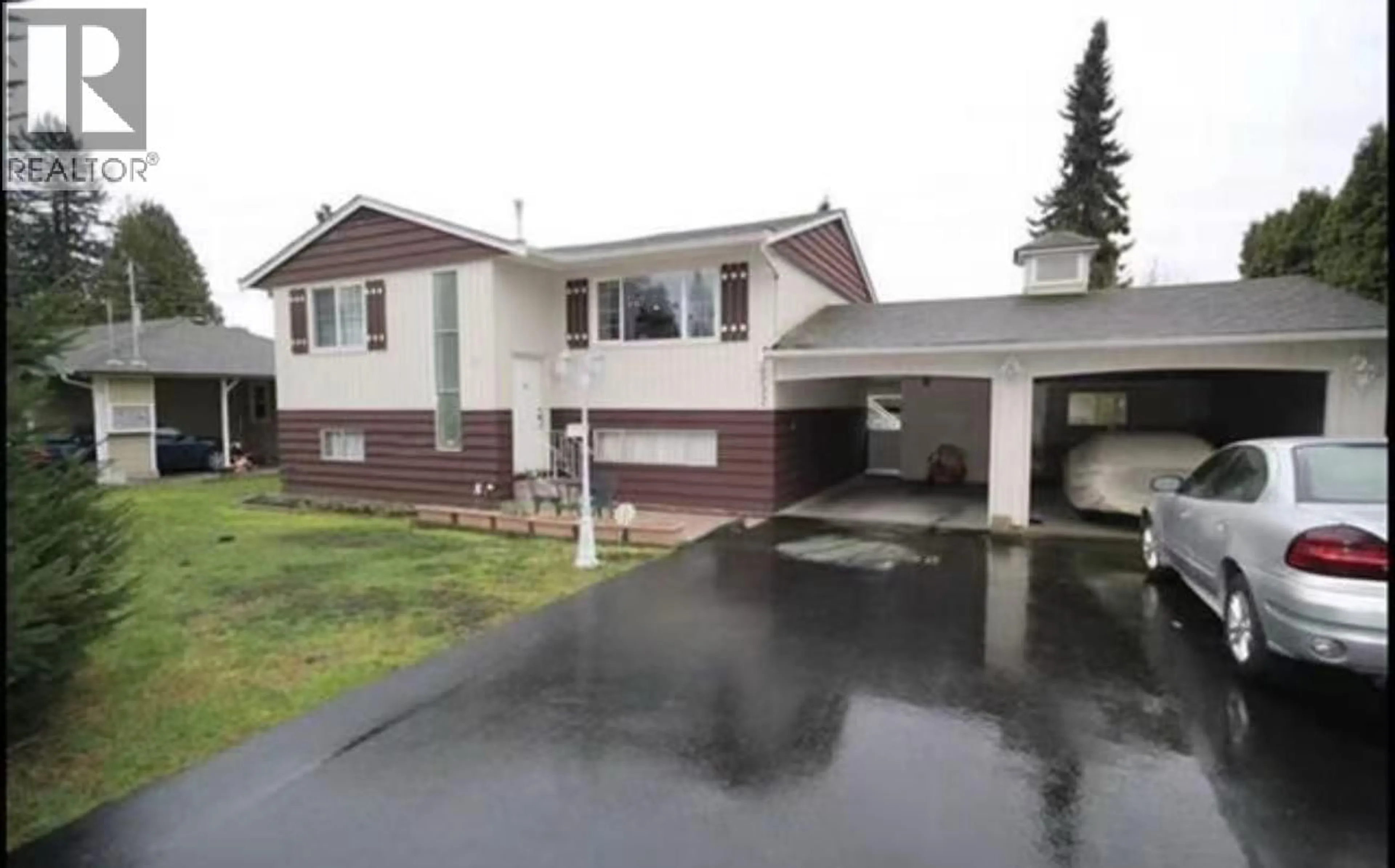 Home with vinyl exterior material, street for 20732 114 AVENUE, Maple Ridge British Columbia V2X1K1