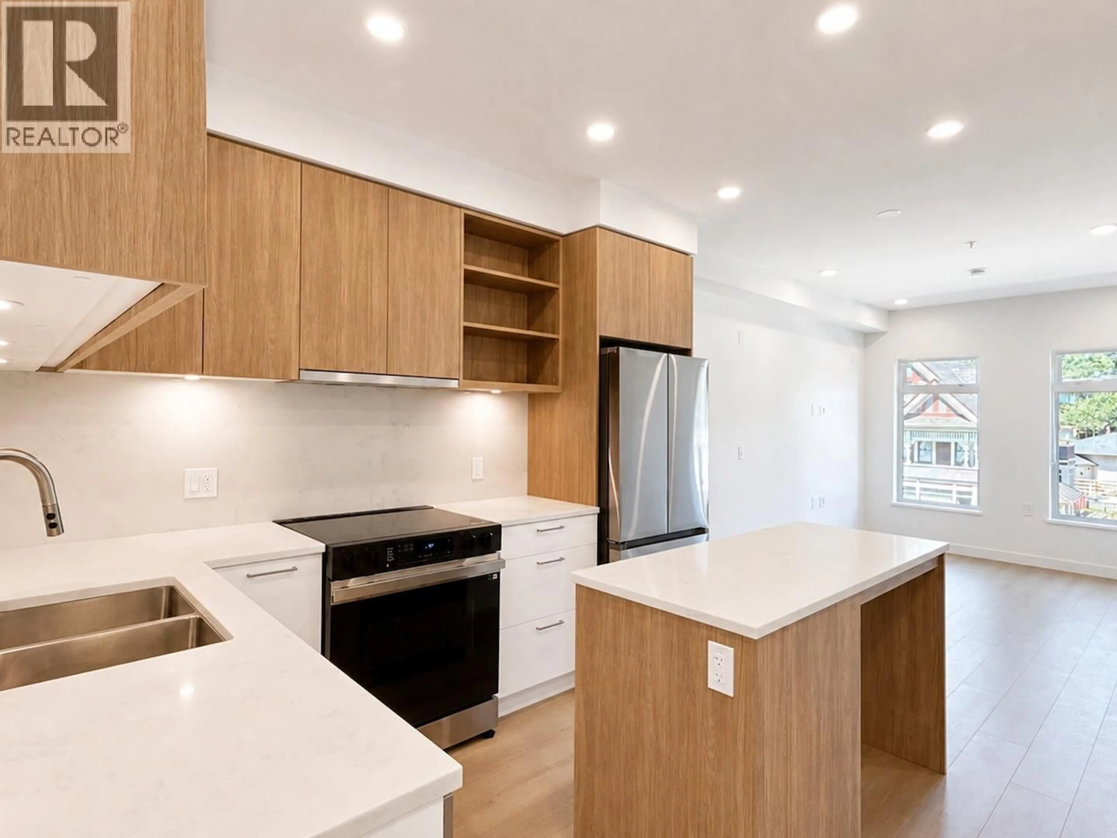 Open concept kitchen, wood/laminate floor for 408 - 82 FIRST STREET, New Westminster British Columbia V3L0L8