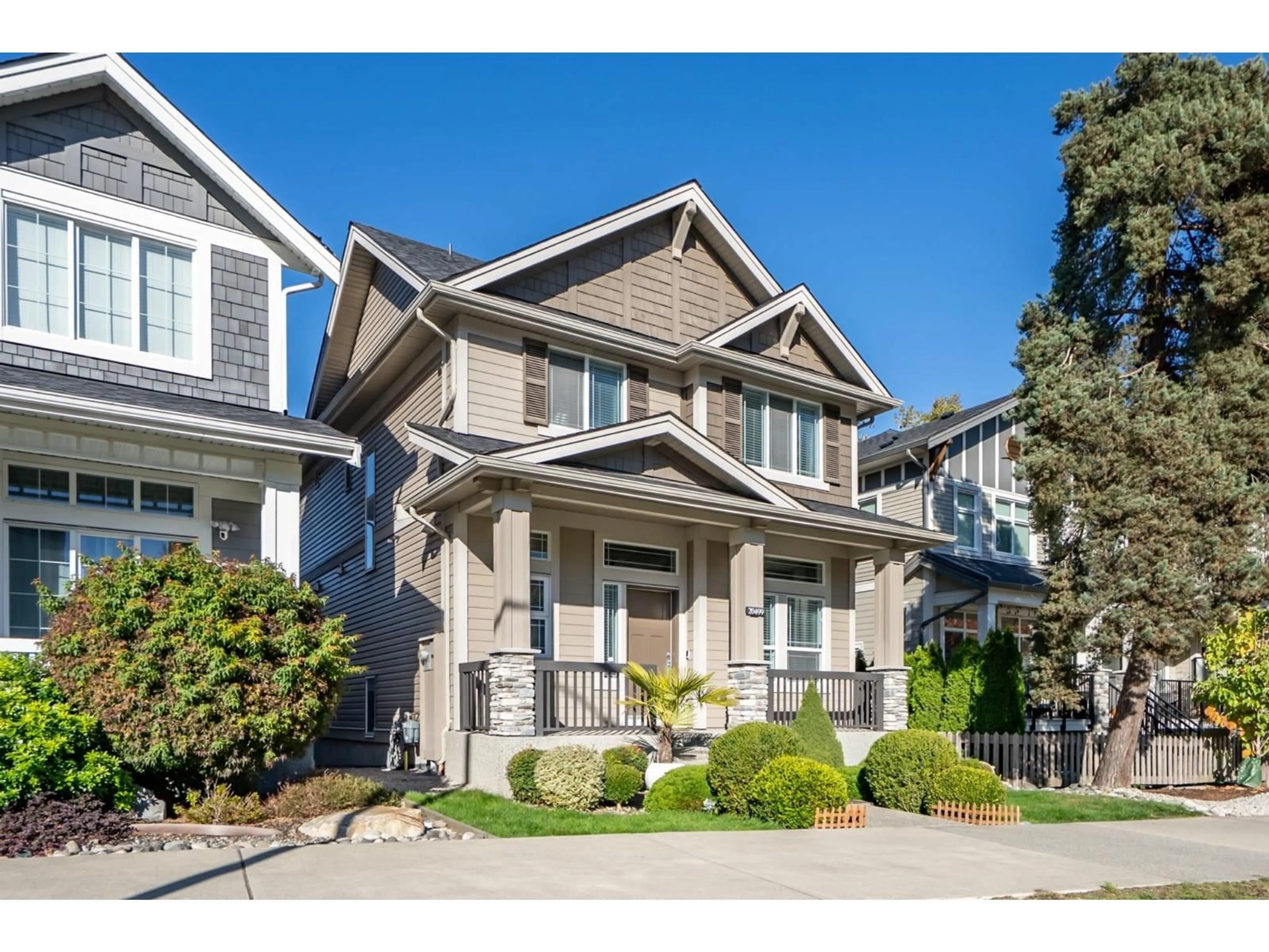 Home with vinyl exterior material, street for 20499 82 AVENUE, Langley British Columbia V2Y0S3