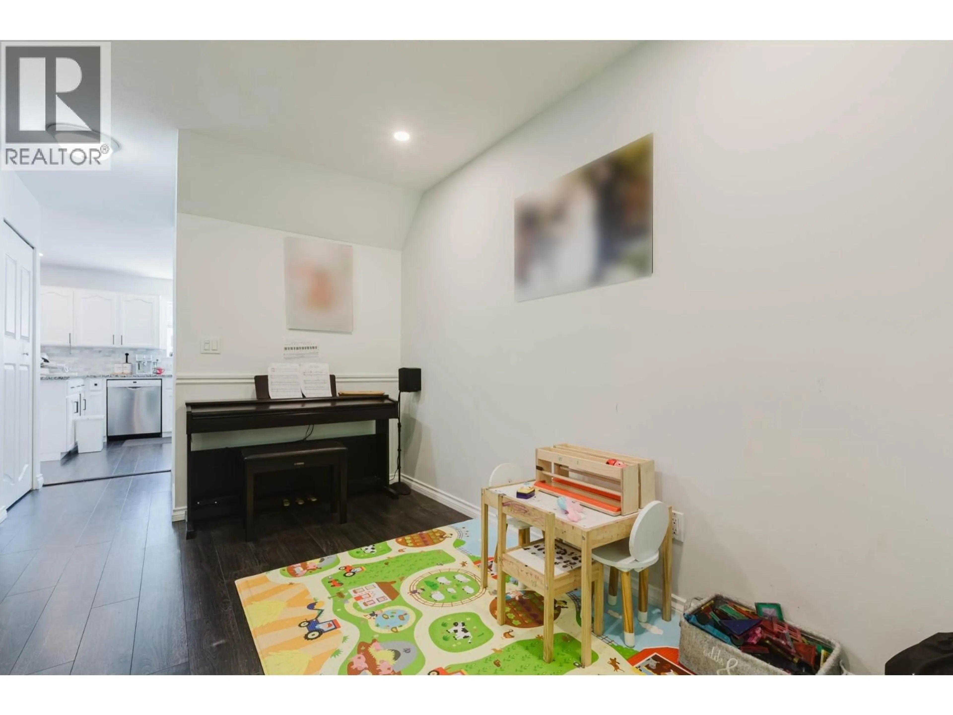 A pic of a room for 40 - 1355 CITADEL DRIVE, Port Coquitlam British Columbia V3C5X6