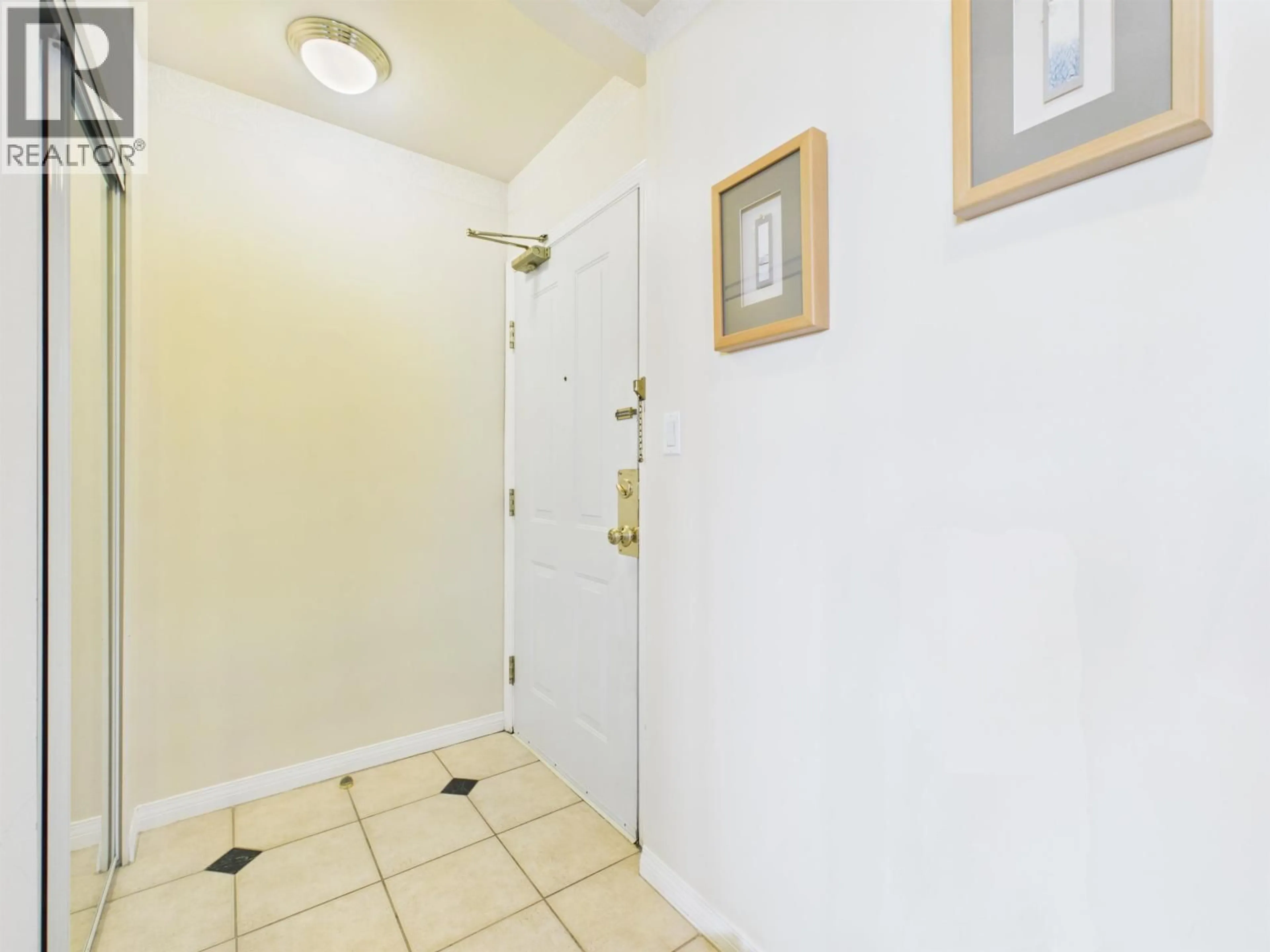 Indoor entryway for 1508 - 6837 STATION HILL DRIVE, Burnaby British Columbia V3N5B7