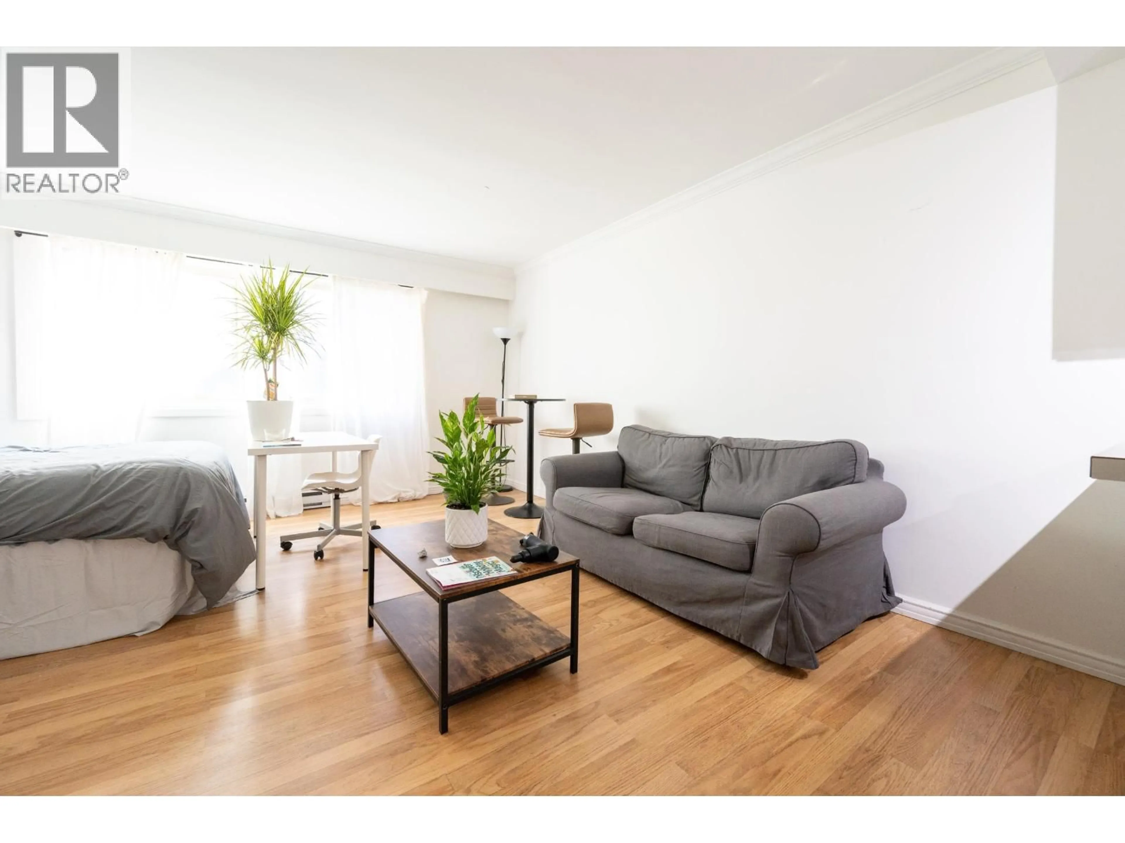 Living room with furniture, wood/laminate floor for 104 - 1940 BARCLAY STREET, Vancouver British Columbia V6G1L3