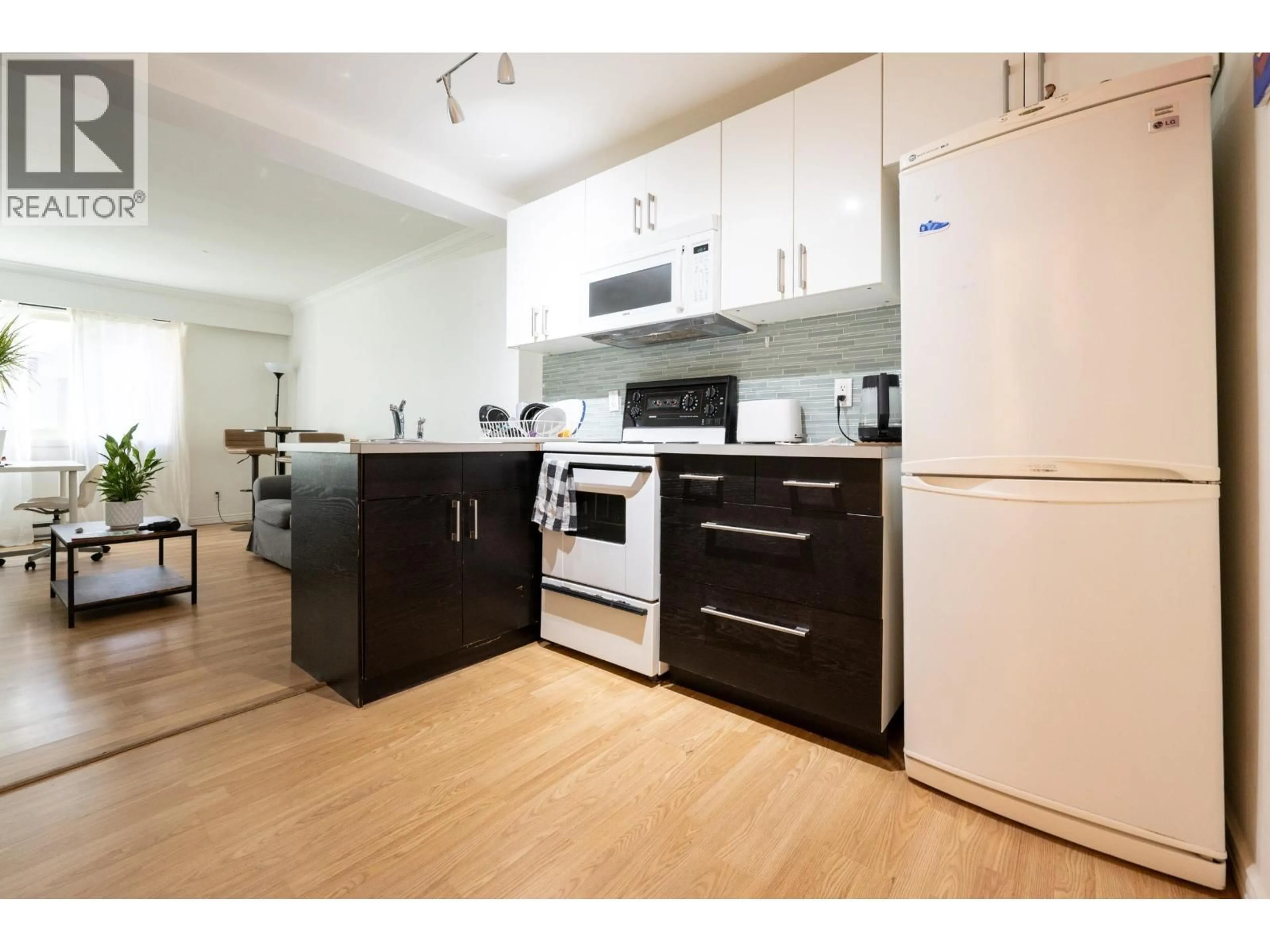 Standard kitchen, wood/laminate floor for 104 - 1940 BARCLAY STREET, Vancouver British Columbia V6G1L3
