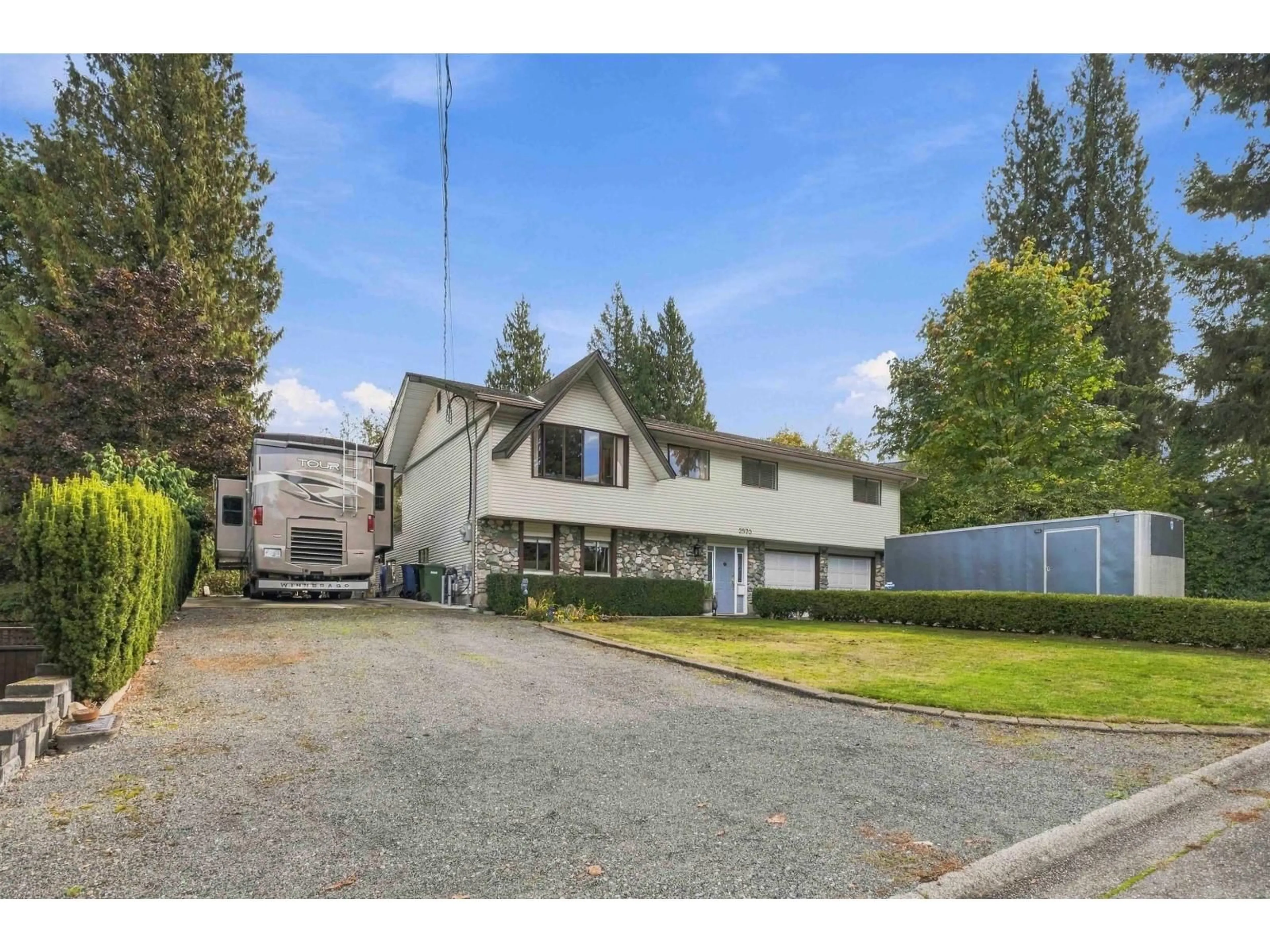A pic from outside/outdoor area/front of a property/back of a property/a pic from drone, street for 2570 BIRCH STREET, Abbotsford British Columbia V2S4H8