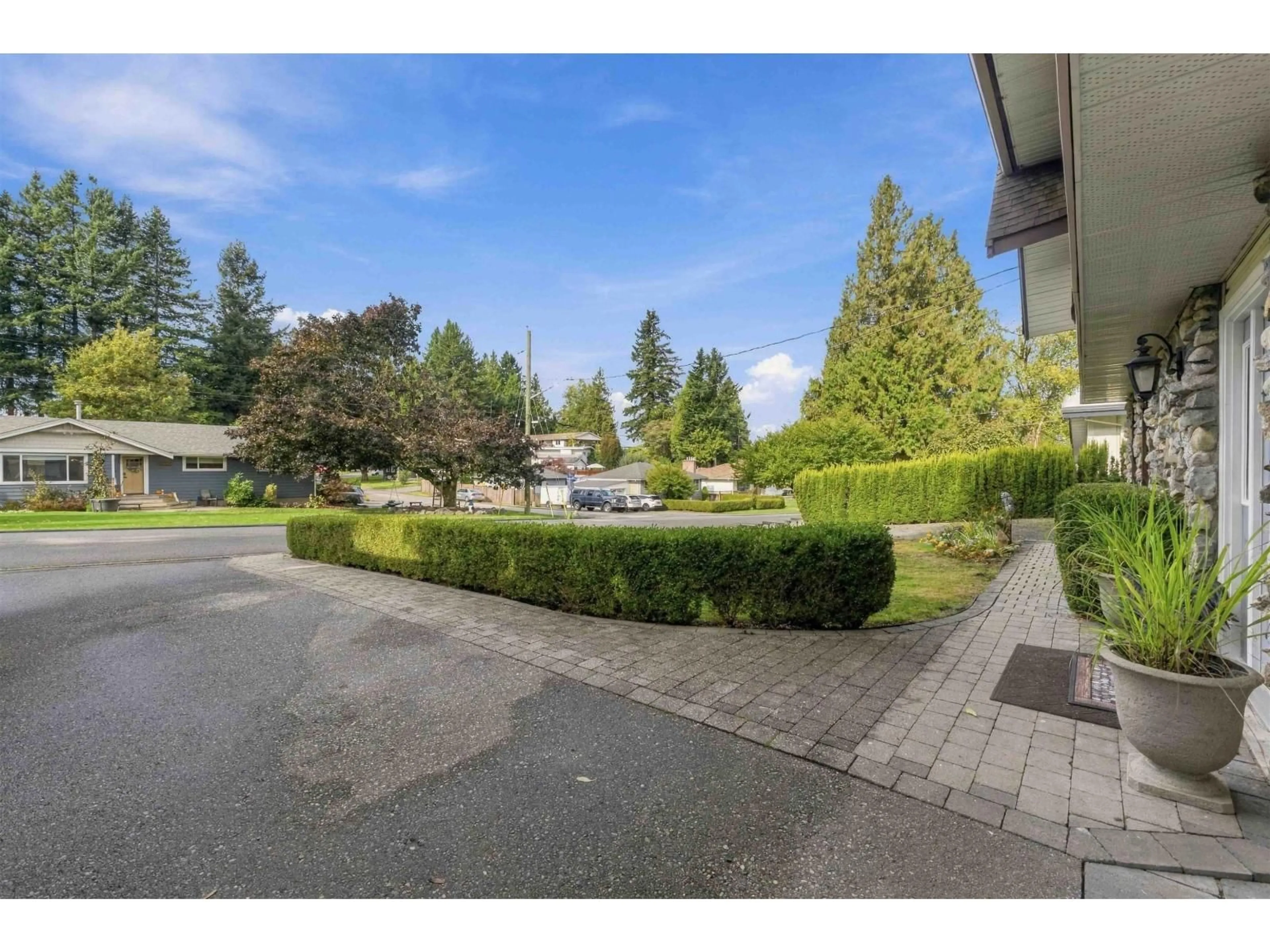 A pic from outside/outdoor area/front of a property/back of a property/a pic from drone, street for 2570 BIRCH STREET, Abbotsford British Columbia V2S4H8