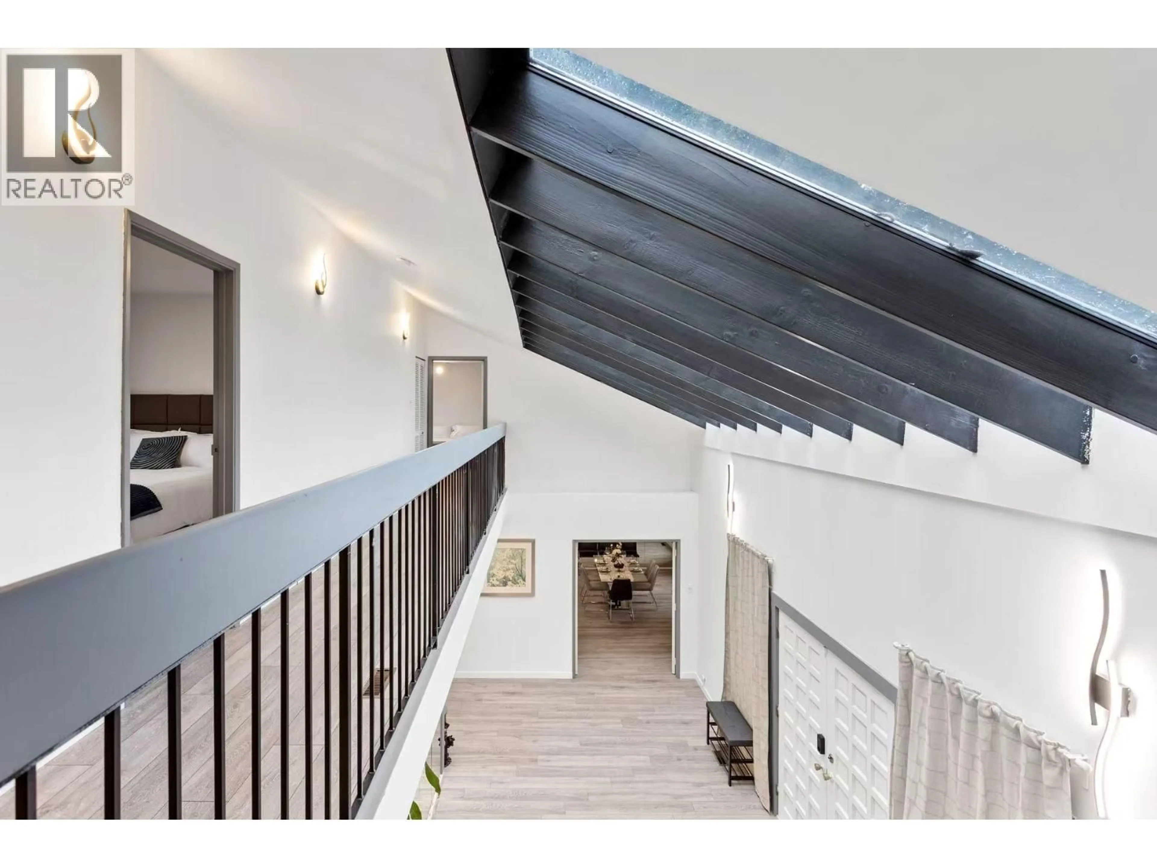 Indoor foyer for 1052 53RD AVENUE, Vancouver British Columbia V6P1K7