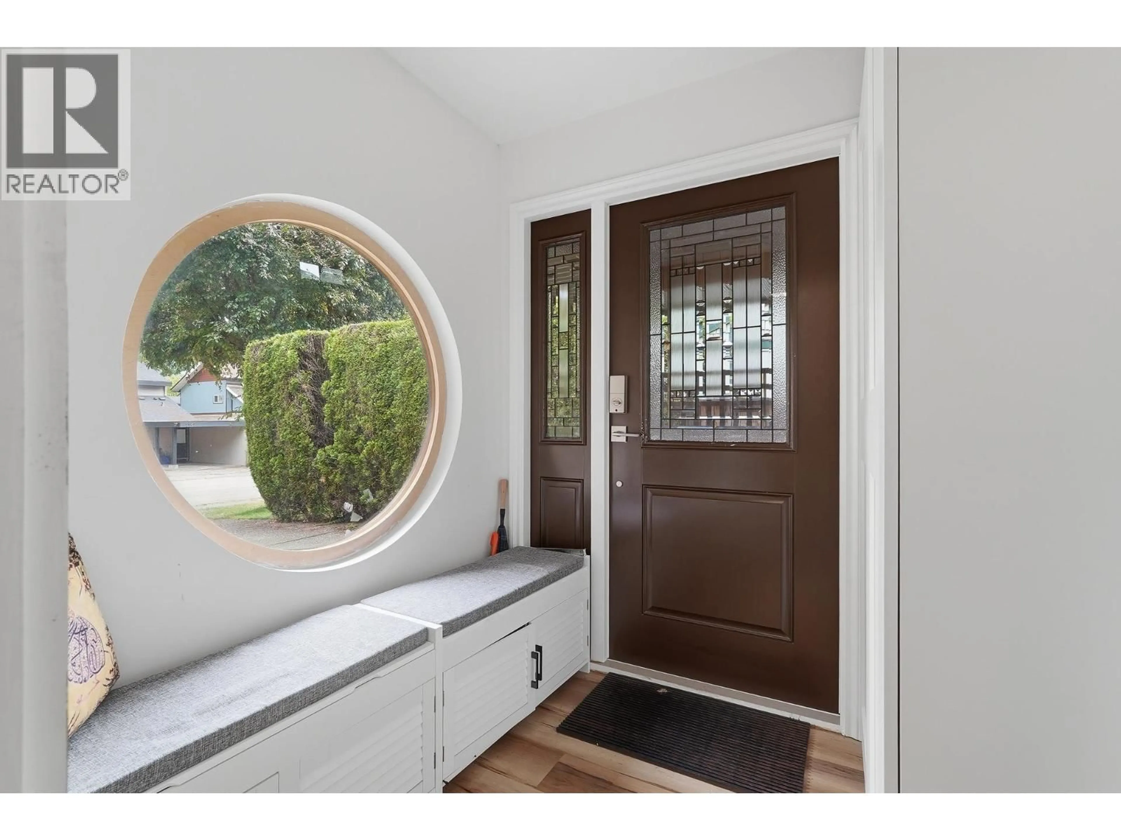 Indoor entryway for 2587 BURIAN DRIVE, Coquitlam British Columbia V3K5W8